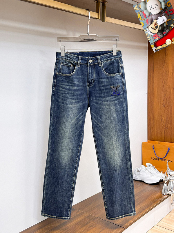 NO:728840,Support replacement after the year!  LV new autumn and winter jeans, customized original washed denim fabric, high breathability and comfort, unique design, top-notch printing technology letter pattern logo, original hardware accessories decoration, an extremely outstanding pair of jeans, the materials and craftsmanship are extremely luxurious and exquisite, extremely high-grade, handsome and stylish upper body. Size 28-38,, louis vuitton, jeans,19860909支持年后退换！ LV 秋冬新款牛仔裤,定制原版水洗牛仔面料,透气性舒适性及高,独特设计,顶级印花工艺字母图案logo,原版五金辅料装饰,极为翘楚的一款牛仔裤,用料与工艺都极致奢华精湛,档次极高,上身帅气有型. 码数28-38,,louis vuitton,jeans,,Men's clothing