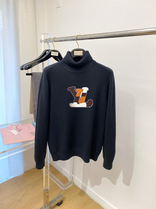 NO:725693,Support replacement after the year!  LV's top-notch high-neck long-sleeved sweater has a versatile style that can be easily controlled by anyone. The fabric is fully customized and the latest logo design of the luxury classic brand on the chest is very classy and a must-have for those who know their stuff!  The tailoring is slim-fitting, very refined, shows off aura, and highlights the sophistication of business men. This is unique, it has just the right amount of slim fit, and the upper body effect is great!  Size M-3XL,,louis vuitton,sweaters,19860909支持年后退换！LV顶级高领长袖毛衣高级定制百搭款式 任何人都可以轻松驾驭 面料全订制工艺 胸前奢华经典品牌最新logo设计,非常显档次懂货的必须入！版型剪裁属于修身款 非常精致,显气场,又会凸显商务男士的精致,这就是独到之处,恰到好处的修身,上身效果非常赞！尺码M-3XL,,louis vuitton,sweaters,,Men's clothing