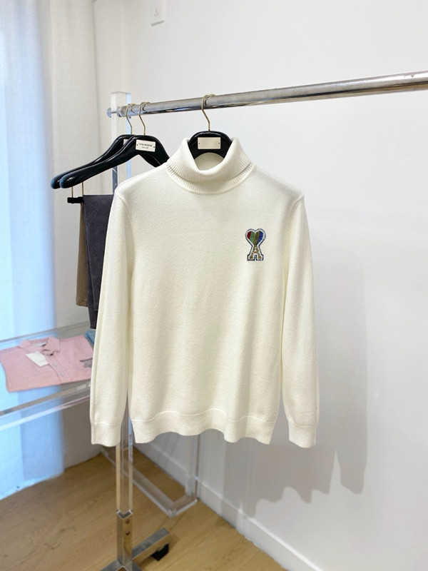 NO:725659,Support replacement after the year!  amini's top-notch high-neck long-sleeved sweater is a versatile style that anyone can easily control. The fabric is fully customized and the latest logo design of a luxury classic brand on the chest is very classy and a must-have for those who know their stuff!  The tailoring is slim-fitting, very refined, shows off aura, and highlights the sophistication of business men. This is unique, it has just the right amount of slim fit, and the upper body effect is great!  Size M-3XL,,sweaters,19860909支持年后退换！amini顶级高领长袖毛衣高级定制百搭款式 任何人都可以轻松驾驭 面料全订制工艺 胸前奢华经典品牌最新logo设计,非常显档次懂货的必须入！版型剪裁属于修身款 非常精致,显气场,又会凸显商务男士的精致,这就是独到之处,恰到好处的修身,上身效果非常赞！尺码M-3XL,,sweaters,,Men's clothing