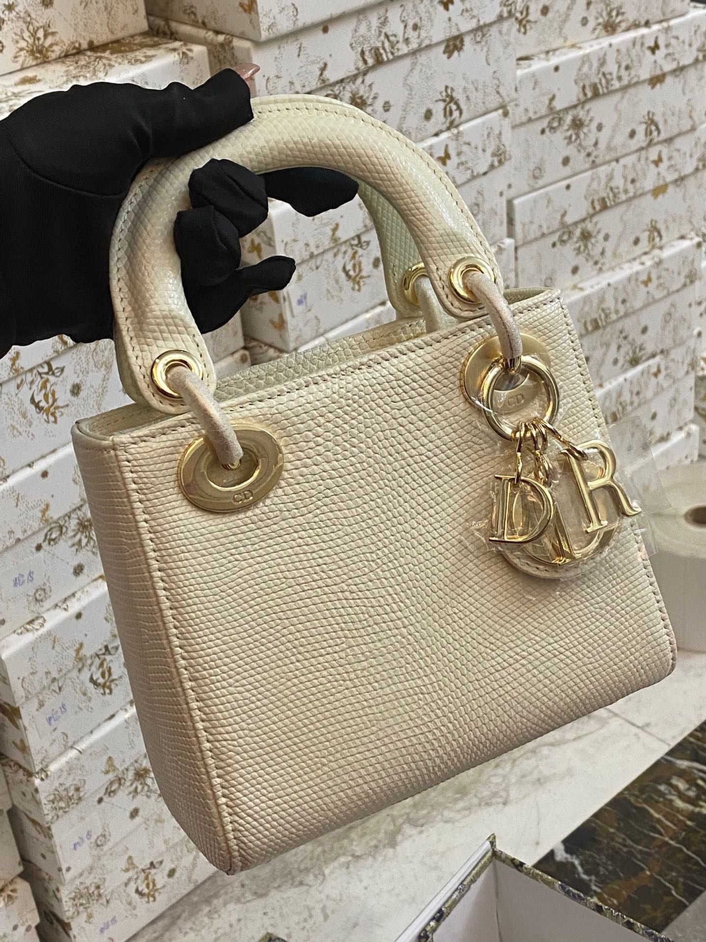 Dior Handmade rare leather, starting from 100,000 at the counter