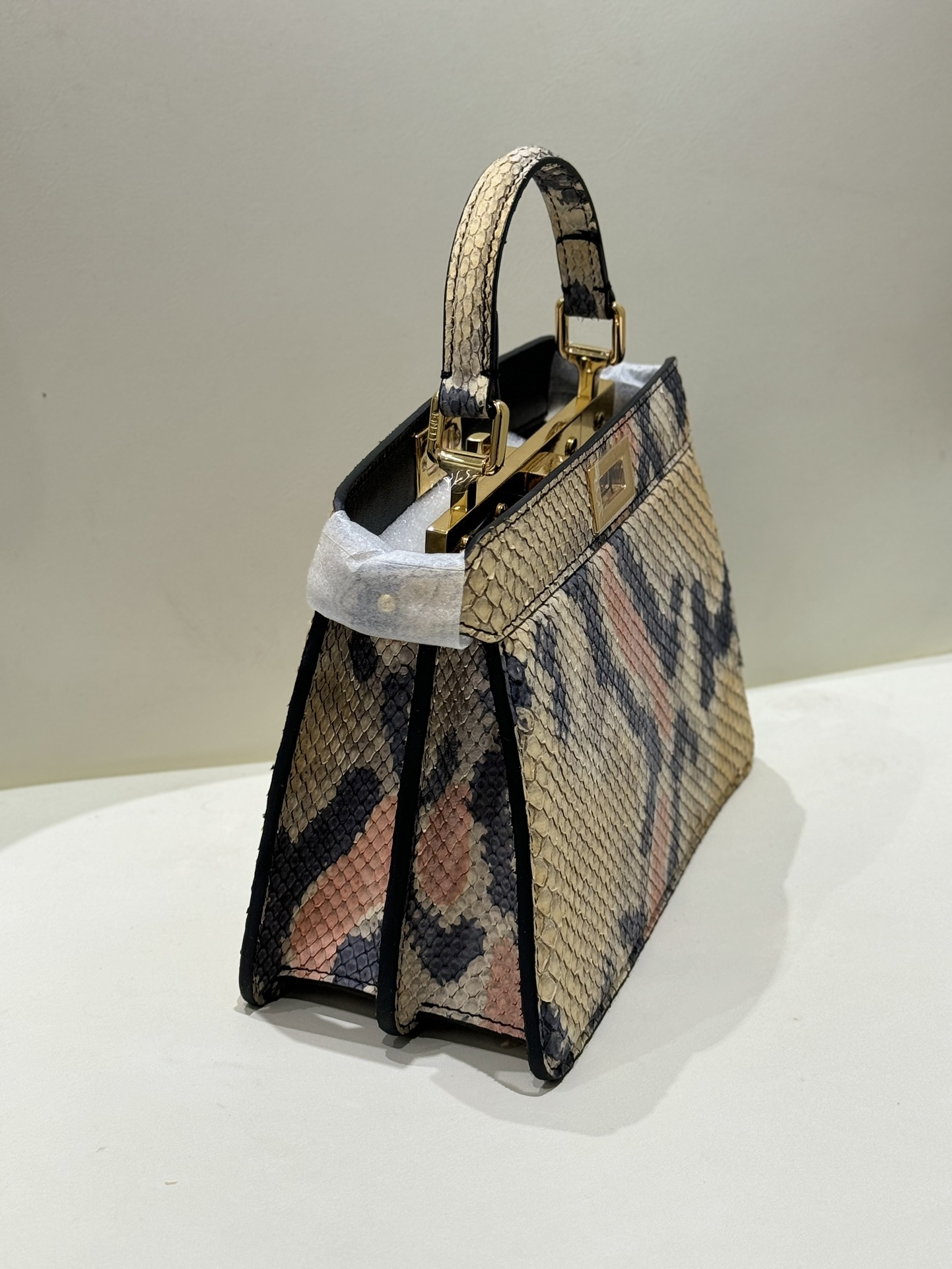 Fendi Essential high-end bags for the 25th Chinese New Year