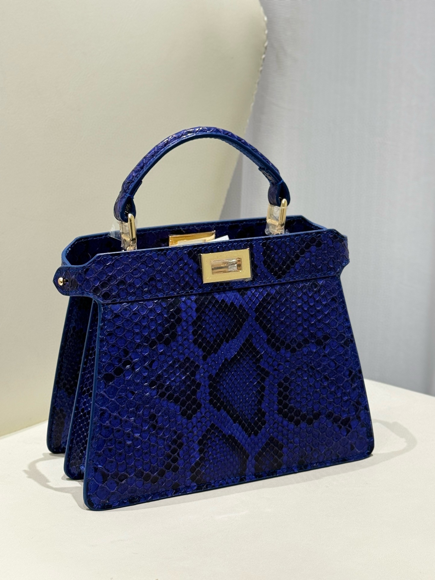 Fendi Essential high-end bags for the 25th Chinese New Year