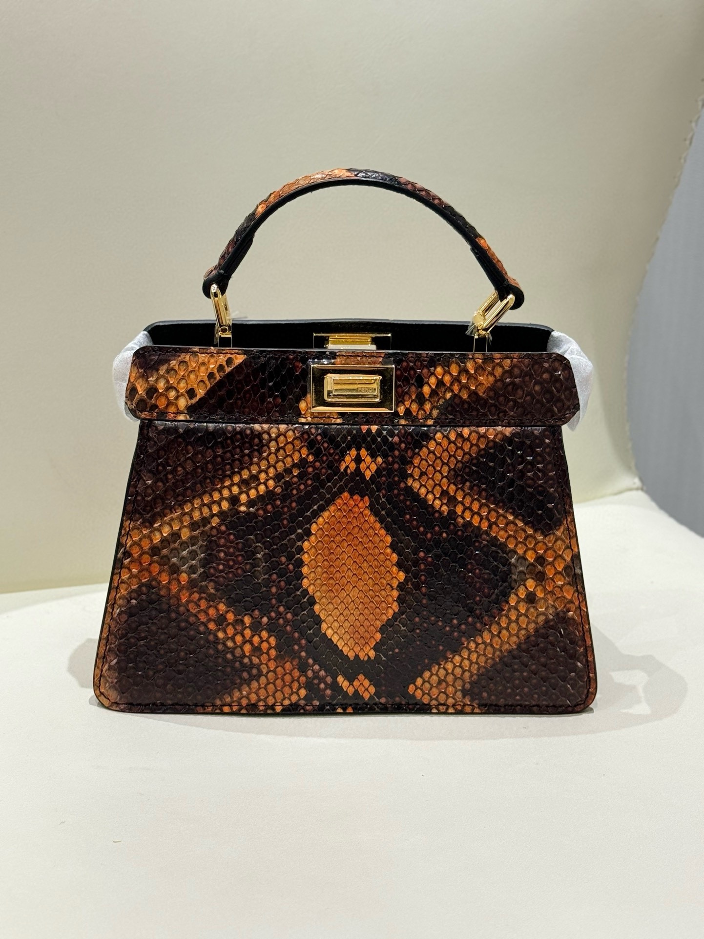 Fendi Essential high-end bags for the 25th Chinese New Year