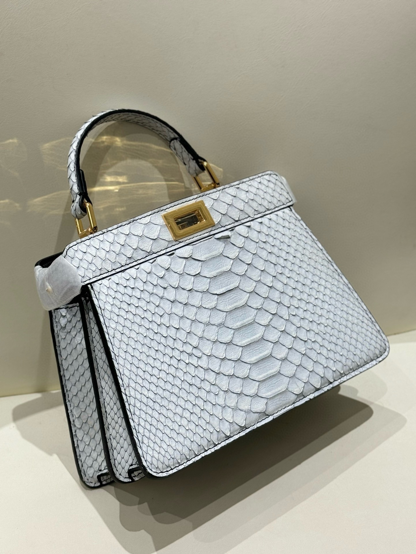 Fendi Essential high-end bags for the 25th Chinese New Year