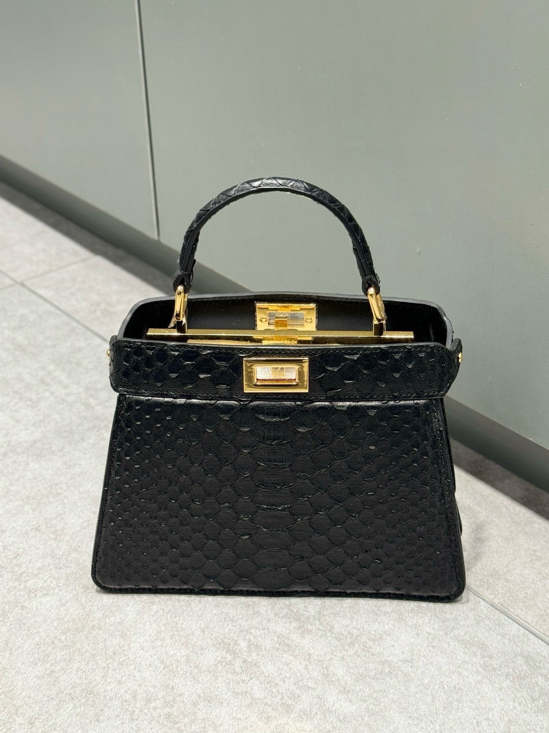 Fendi Essential high-end bags for the 25th Chinese New Year