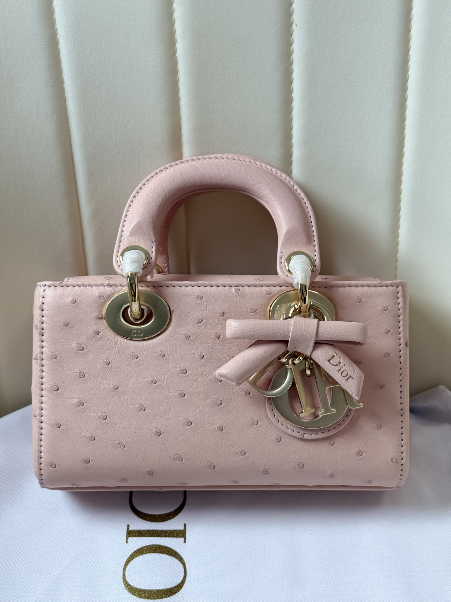 NO:811770,In stock, 19cm imported KK ostrich skin, popular style, the bag comes with two shoulder straps, multiple carrying methods ♀, the upper body is beautiful and rustic, Hermes, hermes, ostrich skin, Hermes,19860909现货 19cm进口kk鸵鸟皮 大爆款的节奏,包包自带两条肩带,多种背法♀,上身又美又飒,爱马仕,hermes,ostrich skin,Hermes,,Bag