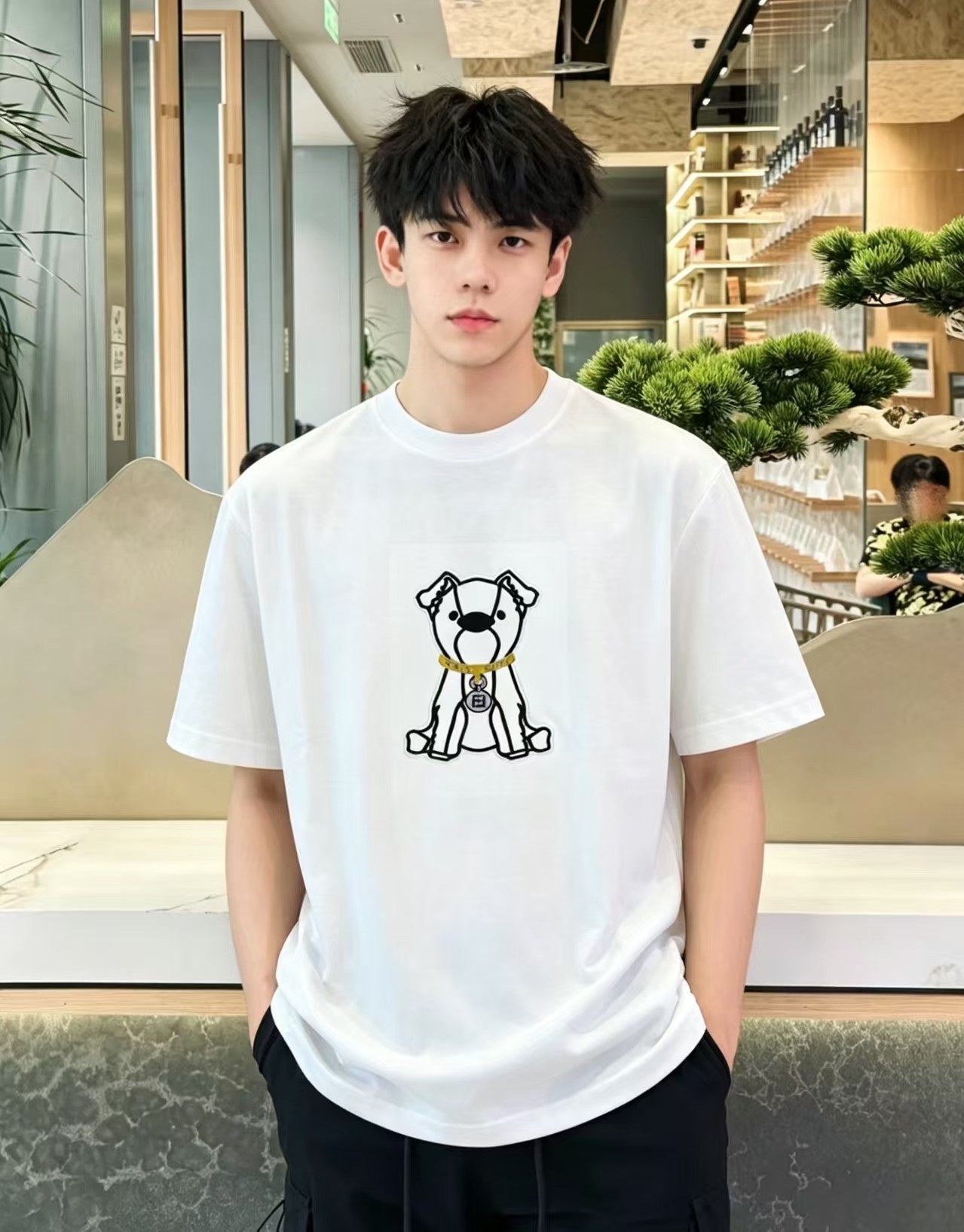 NO:958383,'FENDI' VIP advanced customization!  2026 spring and summer new short-sleeved. This T-shirt is a new product in the summer men's wear series. It is carefully made of imported fabrics with mercerized technology and has a heavy three-dimensional logo to add a casual style. Size M-3XL Recommended reference M120 catties or less (including 120 catties) L121-140 catties XL141-160 catties 2XL161-180 catties  3XL181—200 pounds,,fendi,fendi,T-shirt,tees,t-shirt,19860909《芬迪 FENDI》VIP高级定制！ 2026春夏季新款短袖.这款T恤是夏季男装系列新品,采用丝光工艺进口面料精心制作,重工立体Logo,增添休闲风范.码数 M-3XL 推荐参考 M120斤以内（含120斤） L121—140斤 XL141—160斤 2XL161—180斤 3XL181—200斤,,fendi,fendi,T-shirt,tees，t-shirt,,Men's clothing