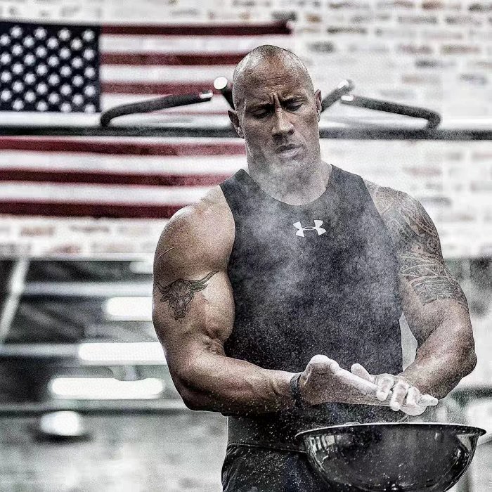 💰140包邮
UA安德玛强森同款男子吸排汗速干网眼无袖背心。运动、打底、健身都可以穿 ,可以说是多功能一体衣 质量和性价比都是今年最高的一款。
尺码:M.L.XL.2XL 颜色:黑色,白色
面料极其柔软舒适。设计和剪裁足以看出来是多么的经精挑细选。为了提高活动自由度、透气性 保持干爽轻 盈 ,采用的都是进口排潮系统技术,这种技术可以防异味,有助于减少异味微生物的滋生。四维弹力面料 让您感到加倍速干、顺滑、轻盈,特别是在运动后全身都不会让你感到汗液粘敷感。 这个季节单穿、打底 随意搭配,高科技新型速干面料,舒适透气,立体剪裁工艺,版型超好,夏天秀身材好利器。 颜色:黑色 白色 尺码:M-2XL