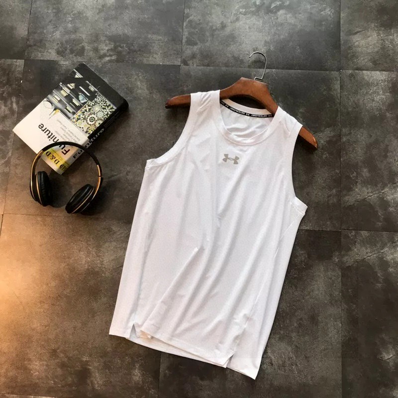 💰140包邮
UA安德玛强森同款男子吸排汗速干网眼无袖背心。运动、打底、健身都可以穿 ,可以说是多功能一体衣 质量和性价比都是今年最高的一款。
尺码:M.L.XL.2XL 颜色:黑色,白色
面料极其柔软舒适。设计和剪裁足以看出来是多么的经精挑细选。为了提高活动自由度、透气性 保持干爽轻 盈 ,采用的都是进口排潮系统技术,这种技术可以防异味,有助于减少异味微生物的滋生。四维弹力面料 让您感到加倍速干、顺滑、轻盈,特别是在运动后全身都不会让你感到汗液粘敷感。 这个季节单穿、打底 随意搭配,高科技新型速干面料,舒适透气,立体剪裁工艺,版型超好,夏天秀身材好利器。 颜色:黑色 白色 尺码:M-2XL