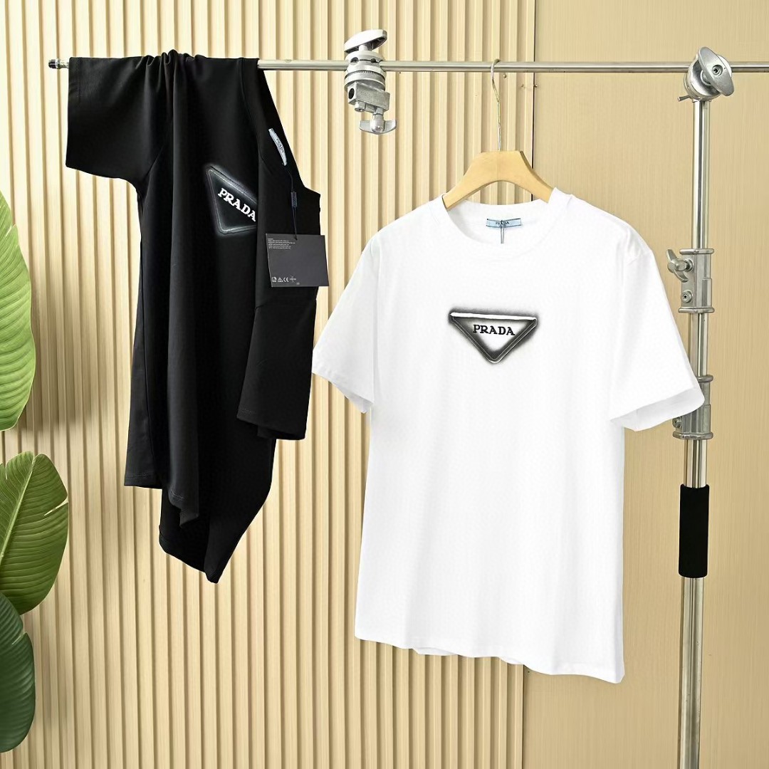 Prada Camiseta de Algodón con Logo Bordado para Hombre y Mujer 3 a1748144188288 1670