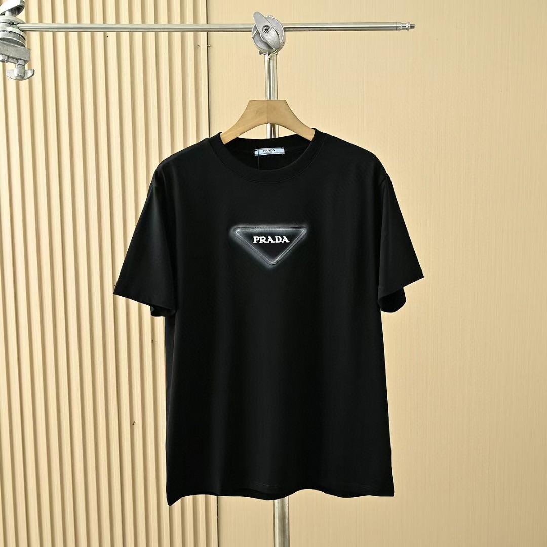 Prada Camiseta de Algodón con Logo Bordado para Hombre y Mujer 10 a1748144189349 6646