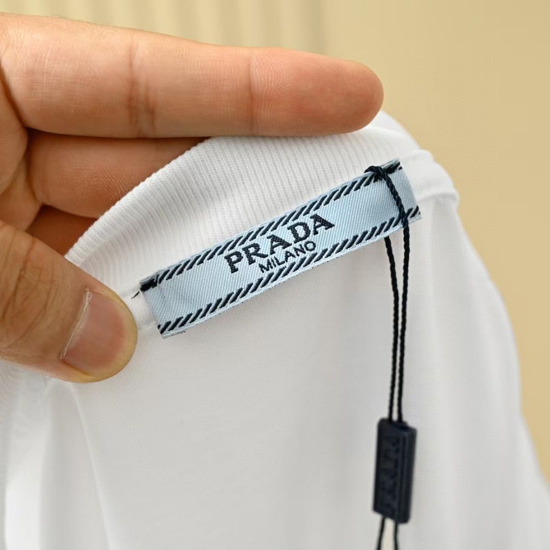 Prada Camiseta de Algodón con Logo Bordado para Hombre y Mujer 24 a1748144191415 2772