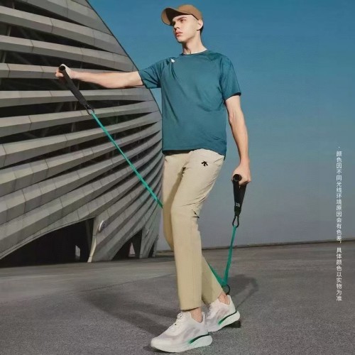 Pantalones Deportivos Descente para Hombre: Ligeros, Elásticos y de Secado Rápido 16 Pantalones Deportivos Descente para Hombre: Ligeros, Elásticos y de Secado Rápido