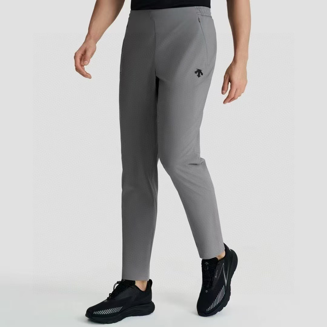 Pantalones Deportivos Descente para Hombre: Ligeros, Elásticos y de Secado Rápido 3 a1748144788358 0258