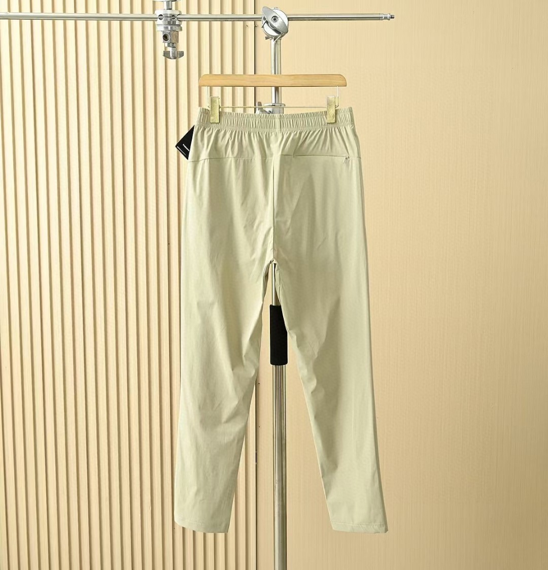 Pantalones Deportivos Descente para Hombre: Ligeros, Elásticos y de Secado Rápido 13 a1748144789958 4737