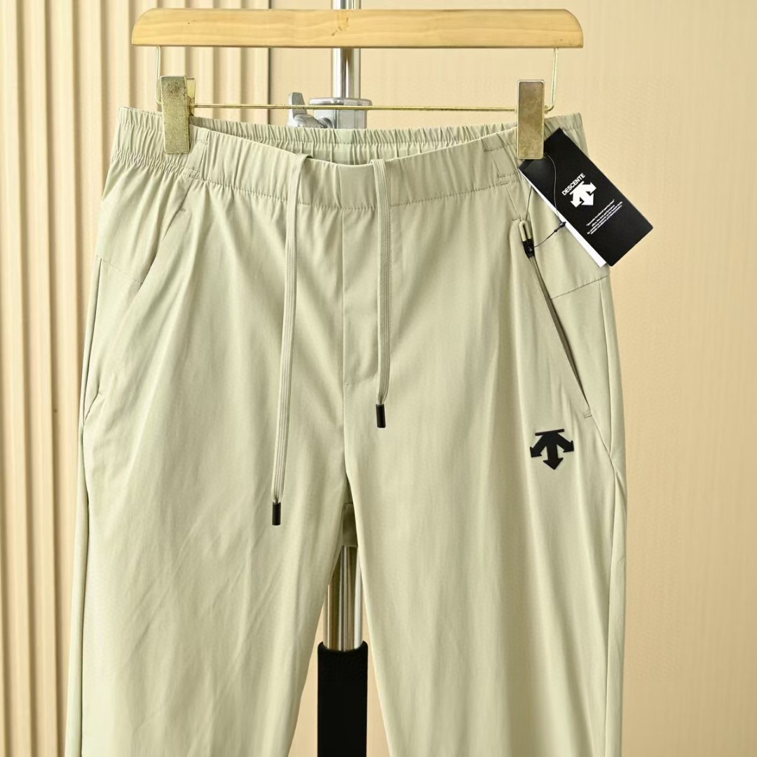 Pantalones Deportivos Descente para Hombre: Ligeros, Elásticos y de Secado Rápido 18 a1748144790591 6113