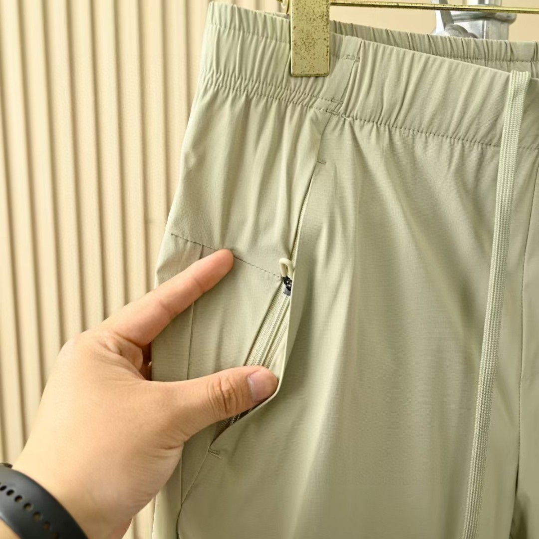 Pantalones Deportivos Descente para Hombre: Ligeros, Elásticos y de Secado Rápido 19 a1748144790593 1877