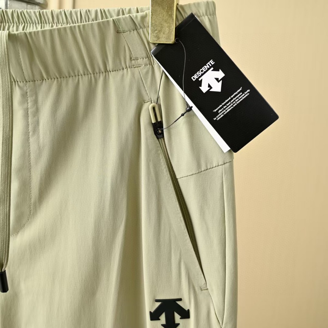 Pantalones Deportivos Descente para Hombre: Ligeros, Elásticos y de Secado Rápido 21 a1748144790595 6562