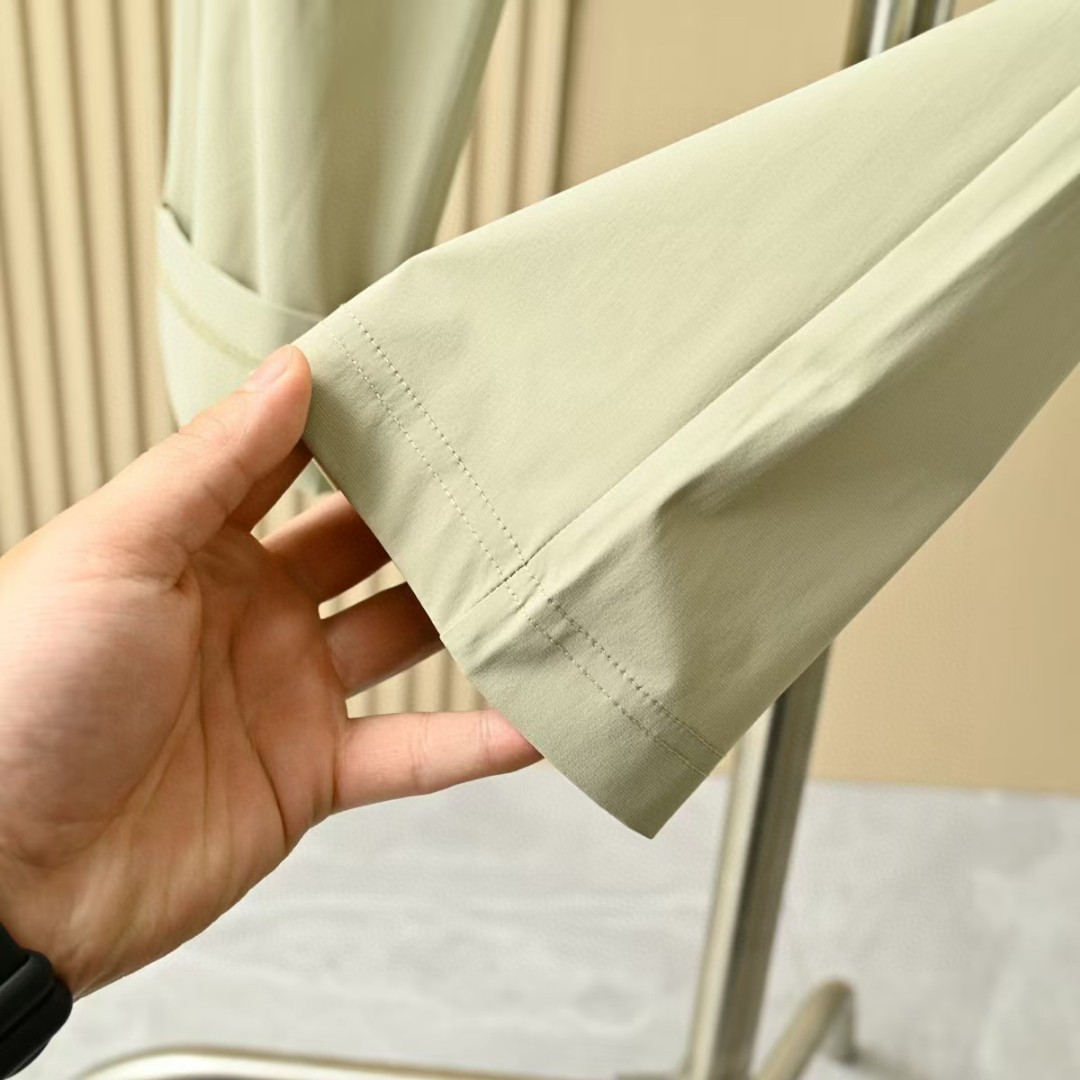 Pantalones Deportivos Descente para Hombre: Ligeros, Elásticos y de Secado Rápido 24 a1748144791267 3058