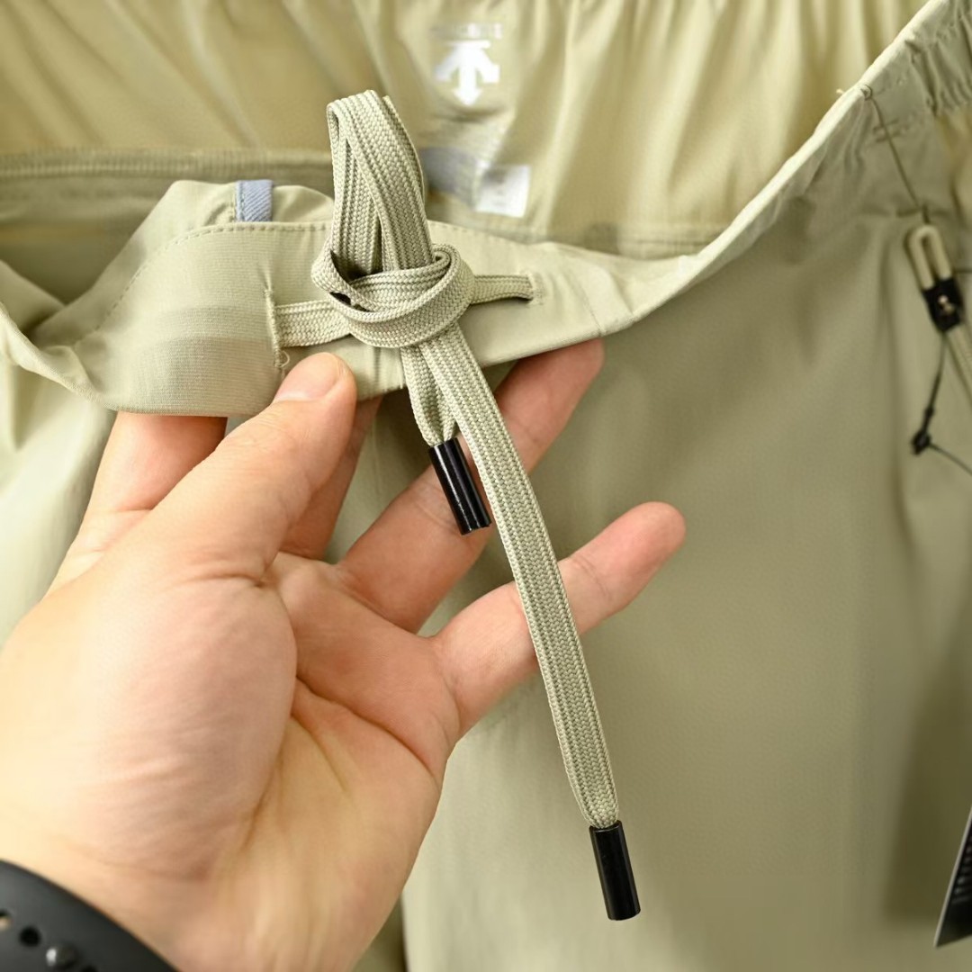 Pantalones Deportivos Descente para Hombre: Ligeros, Elásticos y de Secado Rápido 28 a1748144791890 3538