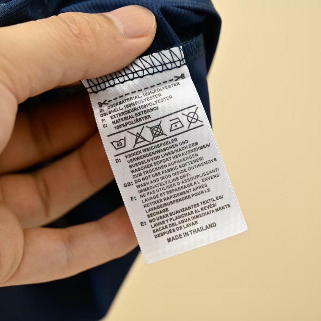 💰70
耐克NIKE夏季三色锦纶迷彩弹力 速干 冰爽丝滑轻薄弹力T恤衫圆领短袖!
尺码:M,L,XL,2XL,3XL,
颜色:牛仔蓝，灰色，白色
高端面料，三色爆炸开抢，疯狂起来!到手你定会爱不释手的爆炸款采用进口锦纶混冰丝料，透气柔软有质感特制的面料颜色很正。活力感强，不变形，不缩水让你感受史密斯的魅力，休闲商务皆可!每一个颜色上身都很有范!无论居家，出游，健身，晨练都是最好的选择!