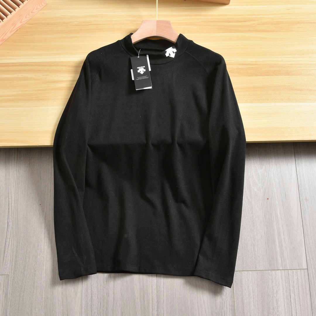 售后到明年）上新P95
进口双面德绒 强力保暖一件顶三件!
迪桑特男子半高领加厚长袖训练健身运动打底衫保暖内衣，进口双面磨毛德绒加厚面料!超强弹力！
颜色：黑色 深灰&nbsp;&nbsp; 尺码:&nbsp; L,XL,2XL,3XL
双面德绒打底保暖衣，采用超强弹力高端PRO，升级版强力伸缩 具有强力伸缩的同时， 装饰出最好的身体线条，还可以更好的保护你的肌肉，皮肤关节等等。
高弹力有助于改善运动灵活性！上身体验非常舒适，人体工程学设计，减少接缝与高磨损区域的接触，提升上身包裹性和舒适性，后部稍长的定型下摆设计！
3D立体硅胶小标logo，绝对的高品质好货，强烈推荐！喜欢运动健身的朋友们不要错过！