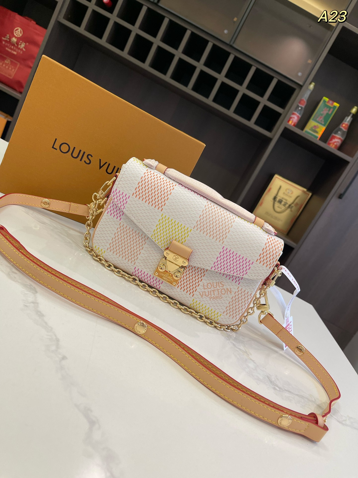 Où puis-je trouver
 Louis Vuitton Sacs À Bandoulière & À Épaule Sacs Besace Or