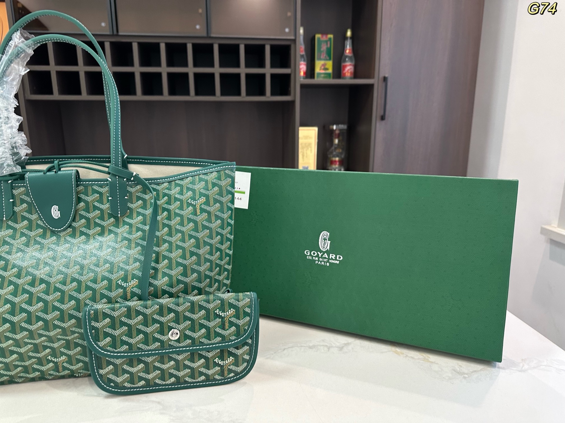 💰135包邮 礼盒包装🎁

size：34*27cm

戈雅 goyard 购物袋
休闲随性 造型百搭毫不夸张
自重轻 容量大百搭 耐磨耐造
适合非常喜欢那种软糯糯没型儿的姐妹