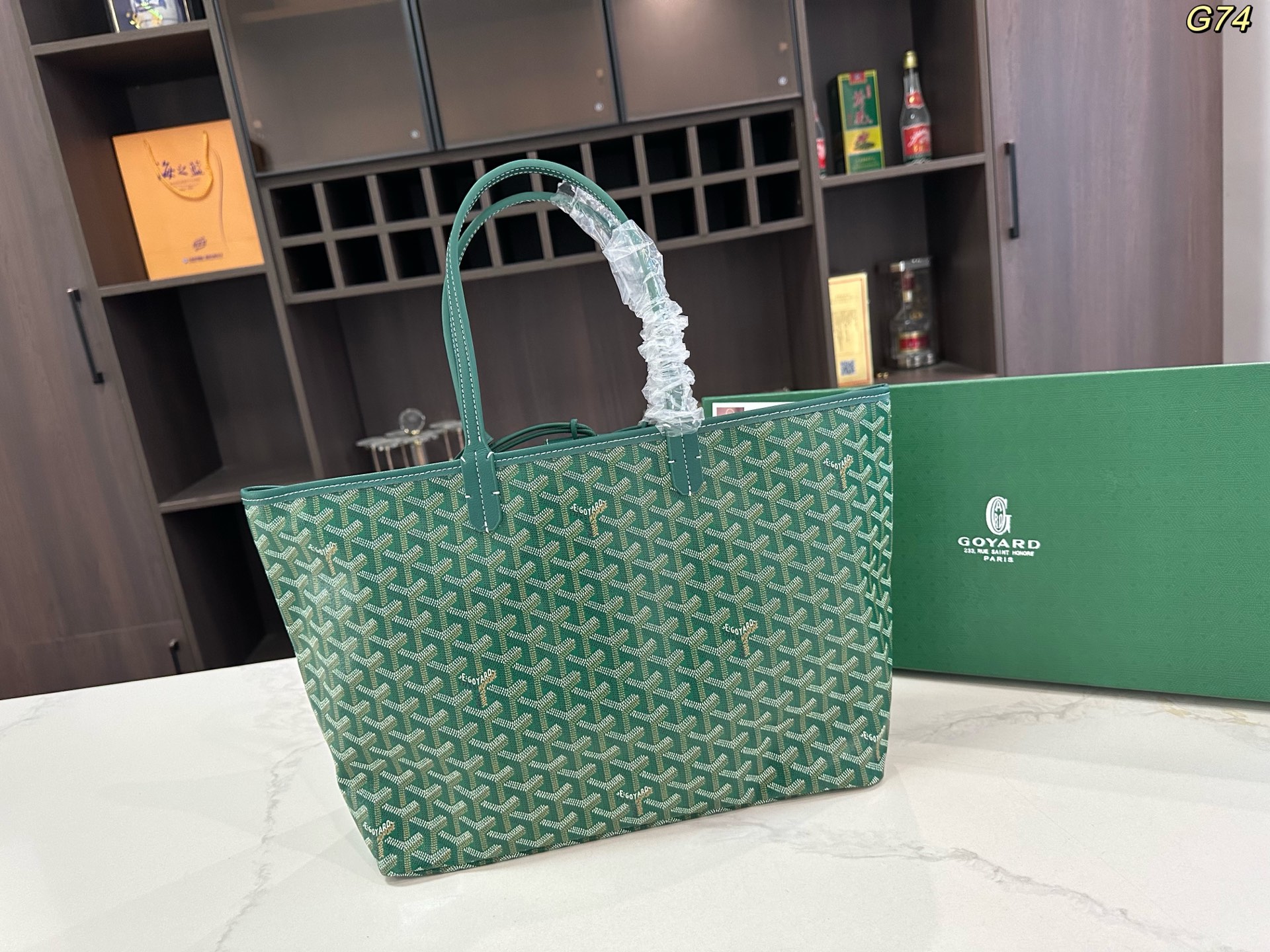 💰135包邮 礼盒包装🎁

size：34*27cm

戈雅 goyard 购物袋
休闲随性 造型百搭毫不夸张
自重轻 容量大百搭 耐磨耐造
适合非常喜欢那种软糯糯没型儿的姐妹