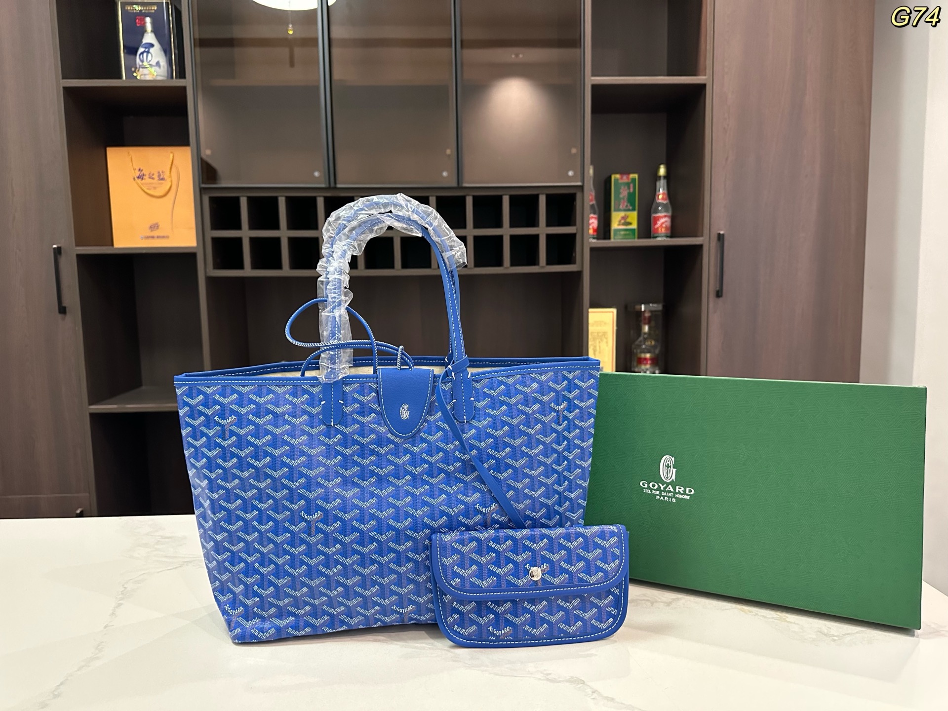💰135包邮 礼盒包装🎁

size：34*27cm

戈雅 goyard 购物袋
休闲随性 造型百搭毫不夸张
自重轻 容量大百搭 耐磨耐造
适合非常喜欢那种软糯糯没型儿的姐妹