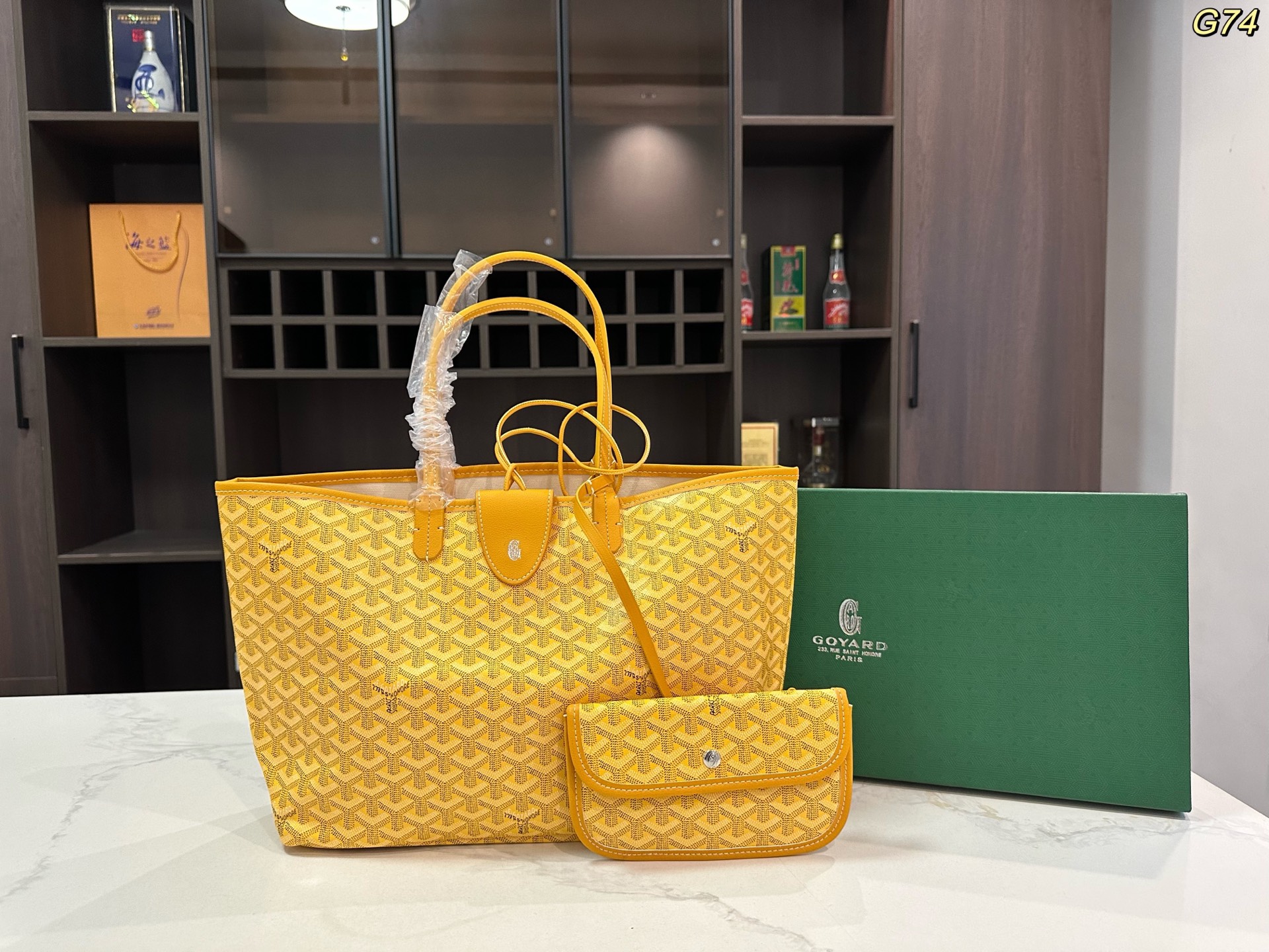 💰135包邮 礼盒包装🎁

size：34*27cm

戈雅 goyard 购物袋
休闲随性 造型百搭毫不夸张
自重轻 容量大百搭 耐磨耐造
适合非常喜欢那种软糯糯没型儿的姐妹
