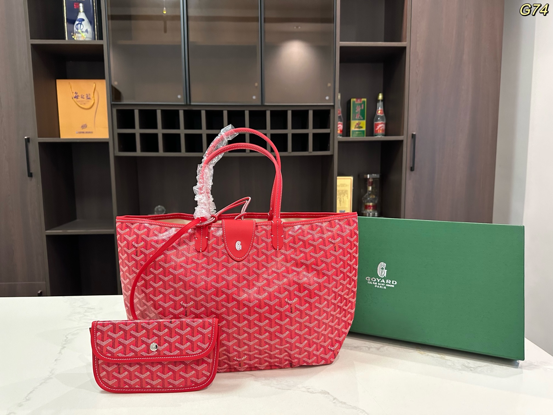 💰135包邮 礼盒包装🎁

size：34*27cm

戈雅 goyard 购物袋
休闲随性 造型百搭毫不夸张
自重轻 容量大百搭 耐磨耐造
适合非常喜欢那种软糯糯没型儿的姐妹