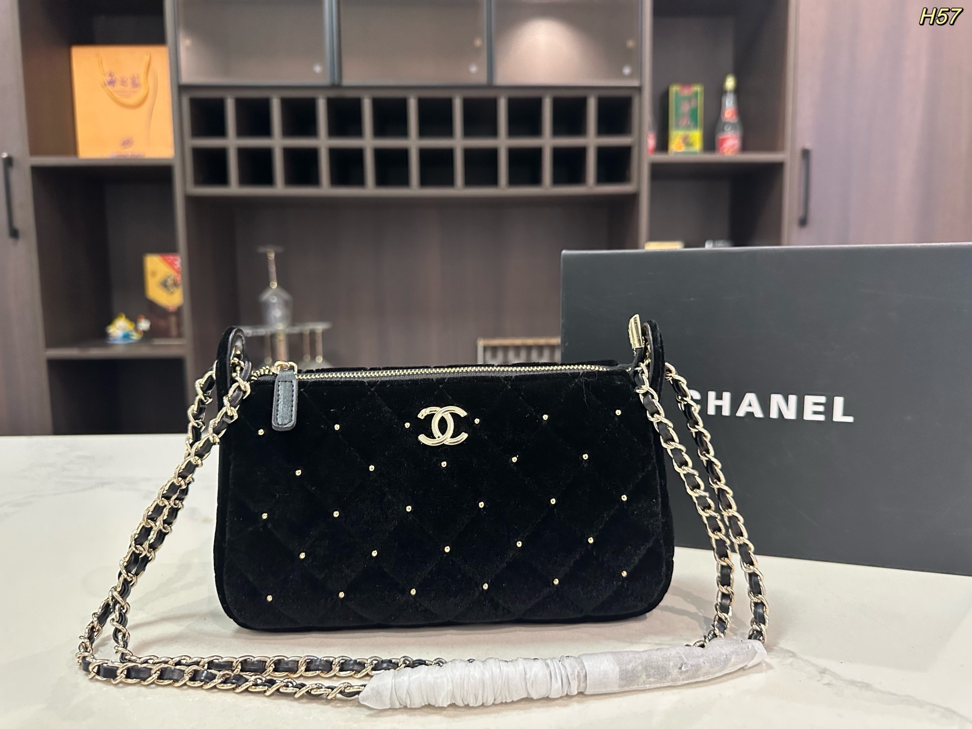 P293 Folding Box | | Size: 21 12cm | | Chanel 25n️ski Series Does Have Something | No Wonder A Pack Of The Ski Series Last Year Was Hard To Find | This Hobo Does Have Something | What Kind Of Magical Material Is This It’s Full Of Fashion | The Medium Size Feels A Bit Big But It Looks Good | More Practical For Daily Use And Can Be Carried On One Shoulder Or Crossbody | That Star Camera Bag Bag Is Quite Satisfactory And More Delicate