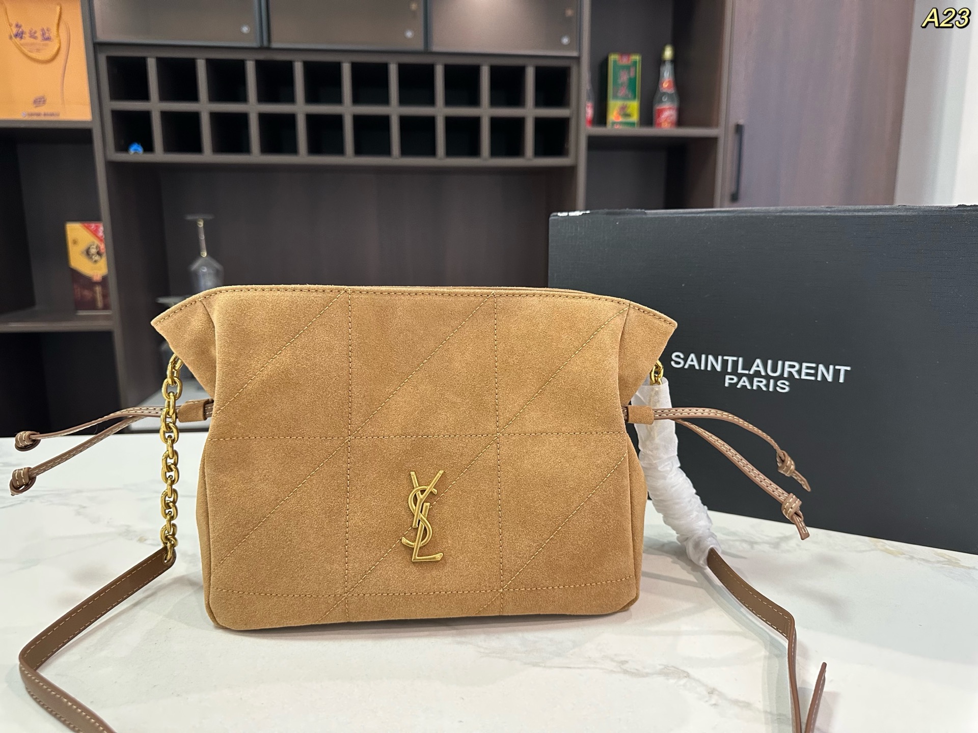 P240 Folding Box | | Size: 24 19cm | | Saint Laurent Ysl Jamie Small Lucky Bag Suede | It Really Feels Great To Carry On The Back. | Yves Saint Laurent Is The Most Low-key, | Simple And Elegant
