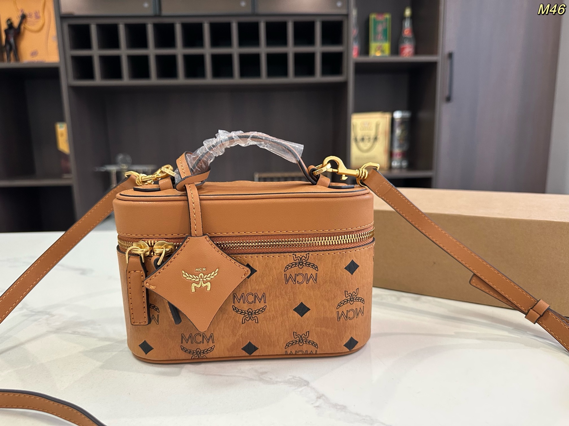 P145 Caja de avión ✈️ tamaño: 20*12 cm MCM neceser, bolso pequeño tipo maleta. Esta temporada es el auge de los bolsos …
