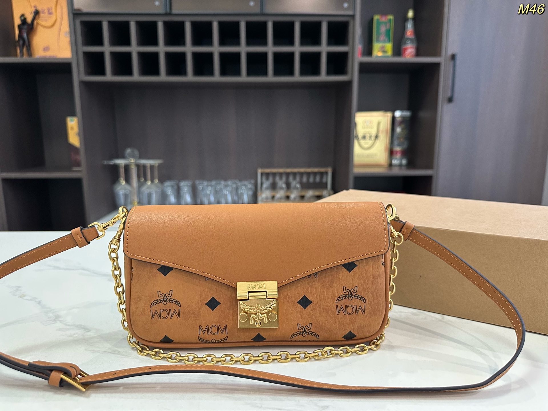 P150 Caja de avión ✈️ tamaño: 21*11 cm MCM bolso sobre, nuevo modelo de cartero. ¡La serie TRACR ha lanzado un nuevo mo…