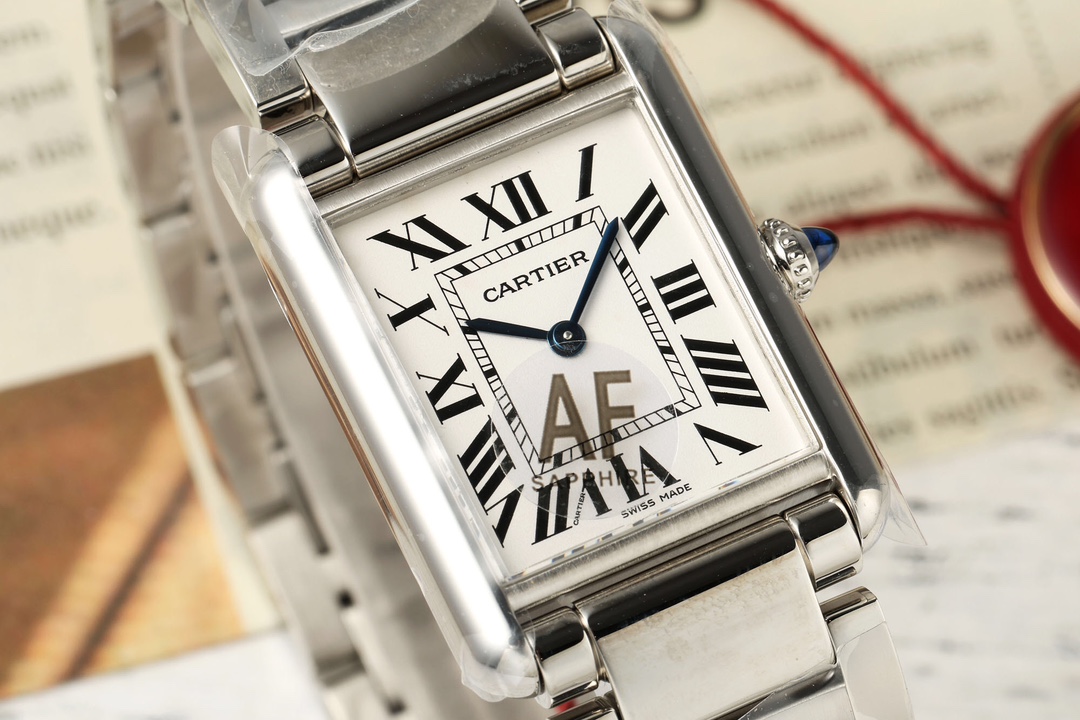 NO:858333,Desire for peace and oppose war!  AF perfectly displays the low-key but not luxurious retro style of the tank series  Cartier Tank Series Watch [Case] Medium size 33.7mm*25.5mm, breaking the round shape of the traditional watch body. The upper and lower symmetrical parallel frames set off the square dial. The tough and simple style is unforgettable. The lines are simple and resolute, with a strong industrial style. Smooth arcs and sharpness  The corners of the watch show a sense of modernity and fashion. The tank track-style lugs and the octagonal crown have Cartier's iconic blue spinels, which are highly recognizable. [Dial] The dial is displayed by classic Roman scales, and the white dial is matched with blue steel hands. In the center of the dial, there is a square scale inner ring. A tank that combines first-class taste and avant-garde design  Watches, with their everlasting sense of modernity, always stand at the forefront of the times and are known as one of the most important designs in the history of watches. [Movement] AF Factory creates a variety of top movements for the Tank series, including manual winding movements, automatic movements, quartz movements, etc. Each movement has passed Cartier's strict quality inspection. In addition, the craftsmanship is also very good.  Very exquisite, every Tank watch has been polished and polished many times, showing excellent quality and craftsmanship. [Strap] Italian pebbled leather strap, cowhide leather strap, tank track-style stainless steel strap. There is always a strap that touches your inner pursuit of perfection. Perfectly showing the low-key but not luxurious retro style of the Tank series  AF Factory, a manufacturer that has been devoted to perfect Cartier replicas for many years, is worthy of your trust!  ,,cartier,cowhide19860909渴望和平、反对战争！AF完美展现坦克系列低调而不奢华的复古风格 卡地亚Tank坦克系列腕表【表壳】中号33.7mm*25.5mm,打破了传统腕表表身的圆形造型,以上下对称的平行表框衬托方形的表盘,硬朗简约的风格使人过目不忘.线条简洁、刚毅,具有很强的工业风格.流畅的弧线和锋利的边角,展现出现代感和时尚感.坦克履带式的表耳,八角形表冠上,有卡地亚标志性的蓝色尖晶石,识别度非常高.【表盘】表盘由经典罗马刻度显示,白色表盘搭配蓝钢指针,在盘面中央,有方形刻度内圈.融合一流品位和前卫设计的坦克腕表,现代感历久常新,始终站在时代前端,被称为腕表史上最重要的设计之一.【机芯】AF厂为Tank系列打造多种顶尖机芯,其中包括手动上链机芯、自动机芯、石英机芯等,每款机芯都经过卡地亚的严格品质检测.此外,工艺也非常精湛,每一枚Tank腕表都经过多次打磨和抛光,展现出卓越的品质和工艺水平.【表带】意大利荔枝纹皮带,牛皮革履的表带,坦克履带式的精钢表带.总有一款表带触动你内心对完美的追求.完美展现坦克系列低调而不奢华的复古风格 AF厂,一个多年深耕于卡地亚完美复刻的厂家,您值得信赖！,,cartier,cowhide,Watch