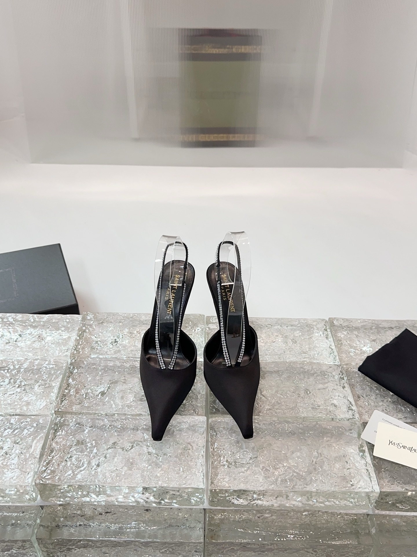 NO:223113,Saint Laurent YSL 2025 spring and summer high heels show pointed toe rhinestone high heels, silk fabric, imported sheepskin, imported leather outsole, heel height 10.5cm, size 35-39 (34 40 can be customized, non-return and exchange), high heels, saint laurent, saint laurent, high heels, sheepskin, real silk, Leather soles19860909圣罗兰YSL2025春夏高跟鞋秀款尖头水钻高跟鞋 鞋面真丝面料 内里进口绵羊皮 鞋底进口真皮大底 跟高10.5cm 码数35-39（34 40可定做不退换）,高跟鞋,saint laurent,saint laurent,high heels,sheepskin,real silk,Leather soles,Women's Shoes