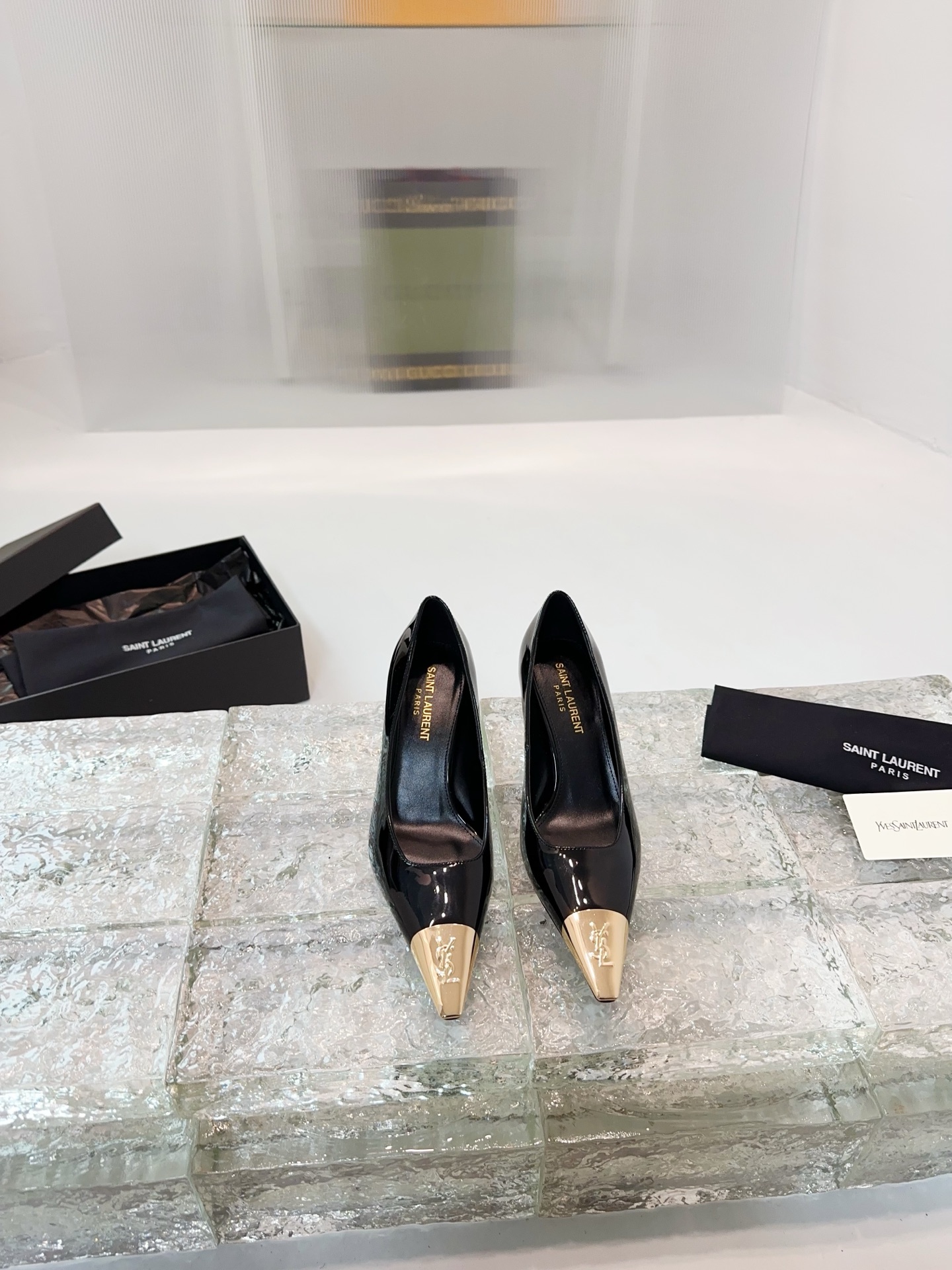 NO:223143,Saint Laurent YSL 2025 spring and summer high heels show high heels, silk fabric, imported sheepskin, imported leather sole, heel height 10.5cm, size 35-39 (34 40 can be customized, non-return and exchange), high heels, saint laurent, saint laurent, high heels, sheepskin, real silk, Leather soles19860909圣罗兰YSL2025春夏高跟鞋秀款高跟鞋 鞋面真丝面料 内里进口绵羊皮 鞋底进口真皮大底 跟高10.5cm 码数35-39（34 40可定做不退换）,高跟鞋,saint laurent,saint laurent,high heels,sheepskin,real silk,Leather soles,Women's Shoes