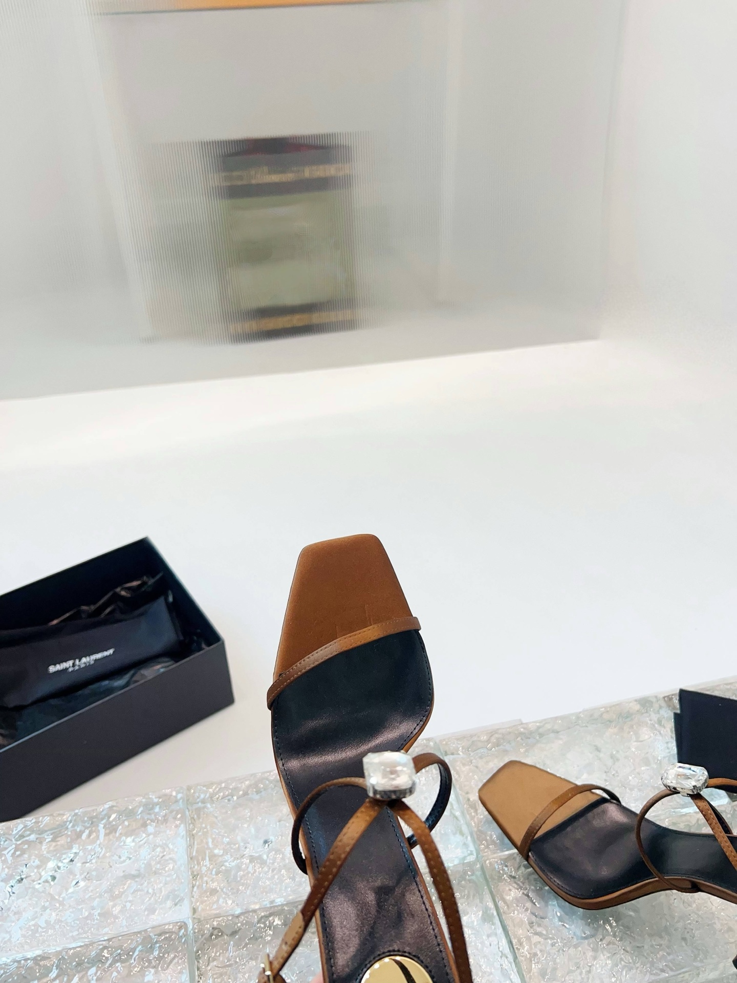 NO:223137,Saint Laurent YSL 2025 spring and summer high heels show slippers, silk upper fabric, imported sheepskin, imported sole, imported leather outsole, heel height 10.5cm, size 35-39 (34 40 can be customized, non-return and exchange), high heels, saint laurent, saint laurent, high heels, slippers, sheepskin, real silk, Leather soles19860909圣罗兰YSL2025春夏高跟鞋秀款拖鞋 鞋面真丝面料 内里进口绵羊皮 鞋底进口真皮大底 跟高10.5cm 码数35-39（34 40可定做不退换）,高跟鞋,saint laurent,saint laurent,high heels,slippers,sheepskin,real silk,Leather soles,Women's Shoes