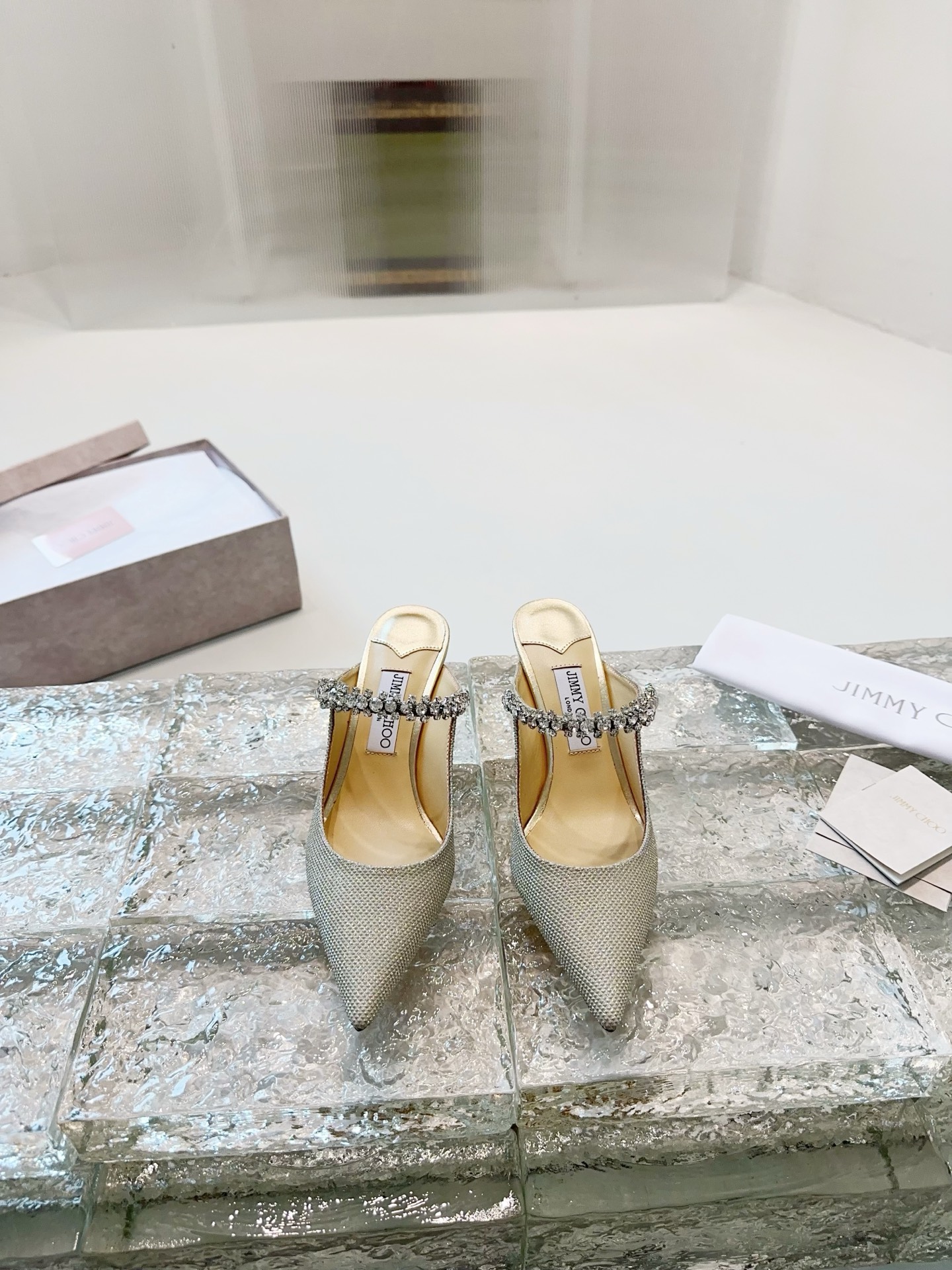 JIMMY CHOO Escarpins Sandales à talons Sandales ouvertes à l'arrière Chaussures à bout pointu et décolleté Brides en cristal + cuir de mouton importé Cuir de mouton grainé et cristal