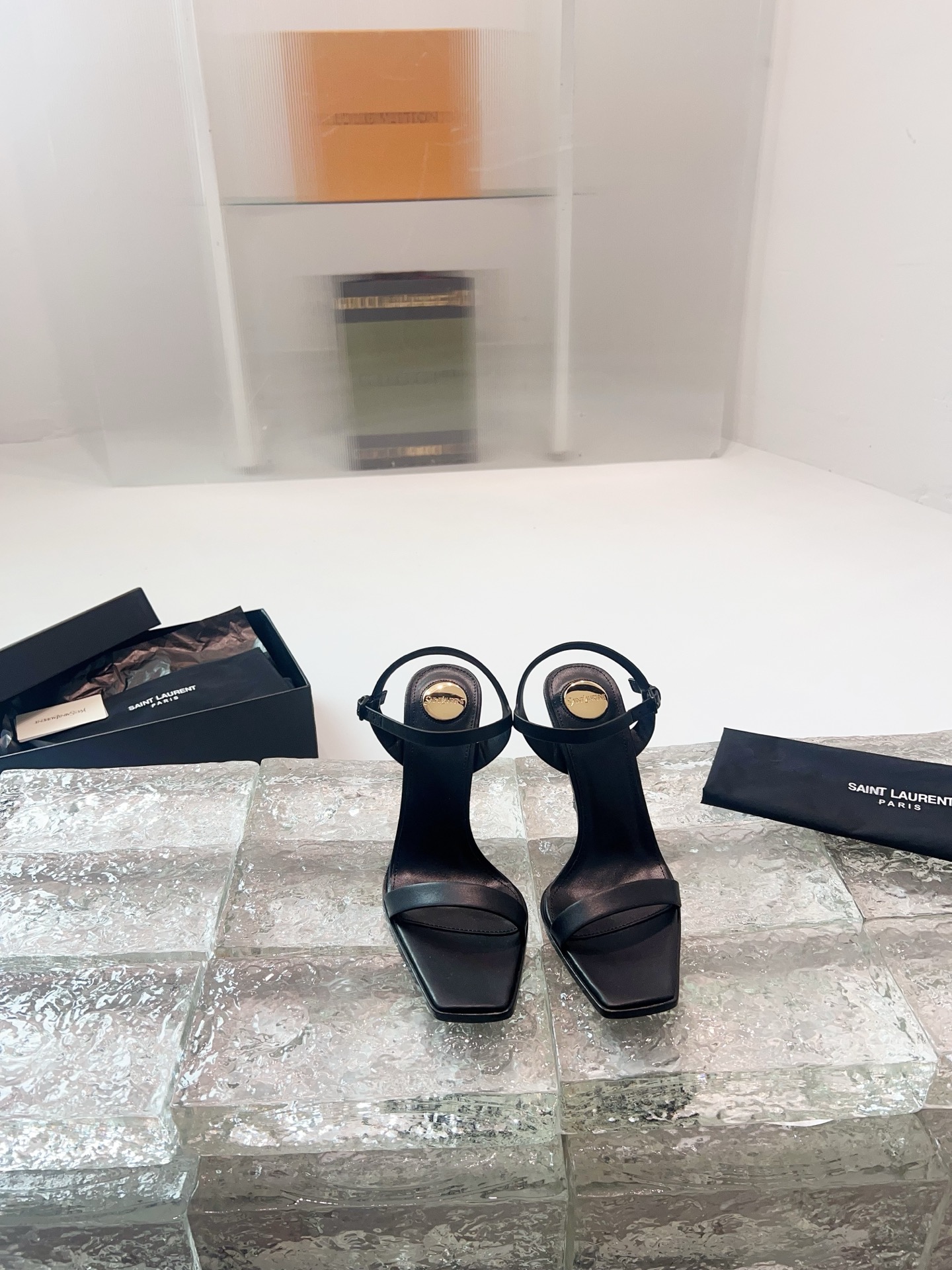 NO:247174,Saint Laurent YSL 2025 spring and summer high heels show high heels, upper sheepskin imported inner sheepskin sole imported genuine leather outsole heel height 10.5cm size 35-39 (34 40 can be customized without return or exchange), high heels sandals, saint laurent, saint laurent, sandals, high heels, sheepskin, Leather soles19860909圣罗兰YSL2025春夏高跟鞋秀款高跟鞋 鞋面羊皮 内里进口绵羊皮 鞋底进口真皮大底 跟高10.5cm 码数35-39（34 40可定做不退换）,高跟鞋凉鞋,saint laurent,saint laurent,sandals,high heels,sheepskin,Leather soles,Women's Shoes