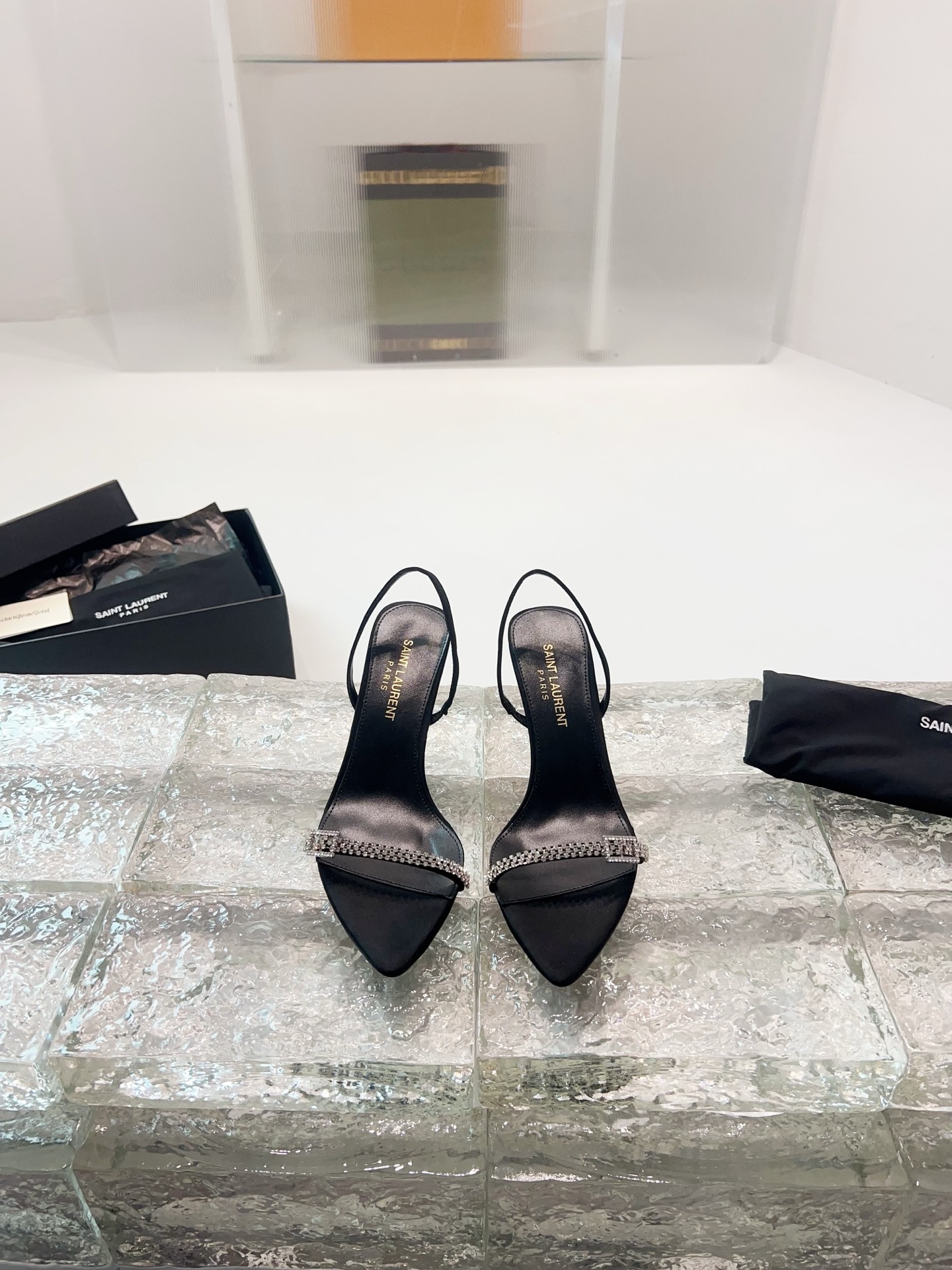 NO:247158,Saint Laurent YSL 2025 spring and summer high heels show high heels, upper sheepskin imported inner sheepskin sole imported genuine leather outsole heel height 10.5cm size 35-39 (34 40 can be customized without return or exchange), high heels sandals, saint laurent, saint laurent, sandals, high heels, sheepskin, Leather soles19860909圣罗兰YSL2025春夏高跟鞋秀款高跟鞋 鞋面羊皮 内里进口绵羊皮 鞋底进口真皮大底 跟高10.5cm 码数35-39（34 40可定做不退换）,高跟鞋凉鞋,saint laurent,saint laurent,sandals,high heels,sheepskin,Leather soles,Women's Shoes