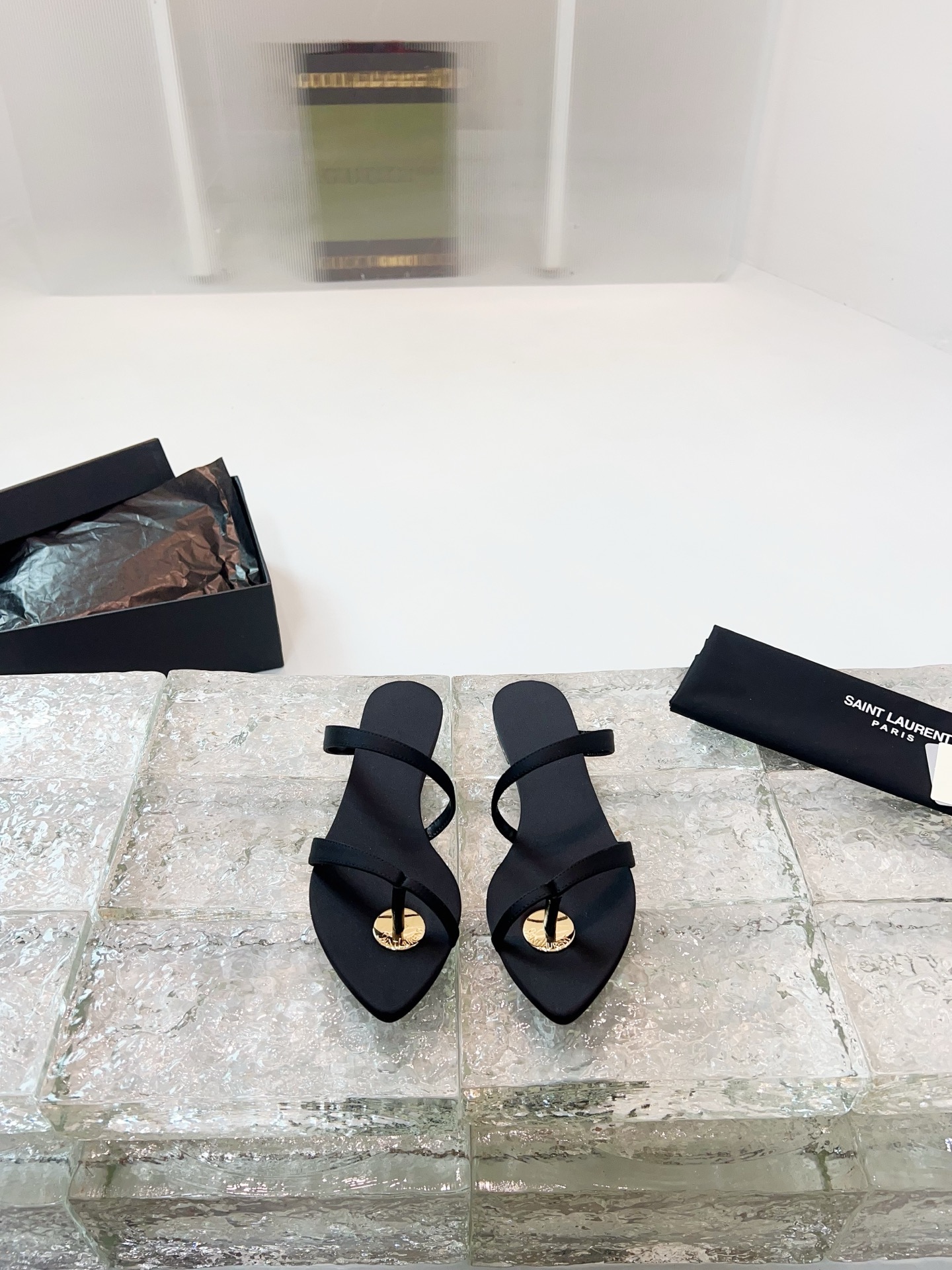 NO:247191,Saint Laurent YSL 2025 spring and summer high heels show sandals, upper sheepskin upper, imported sheepskin inner sole imported genuine leather outsole, heel high flat sole, size 35-39 (34 40 can be customized without return or exchange), split-toed shoes, saint laurent, saint laurent, sandals, high heels, sheepskin, Leather soles19860909圣罗兰YSL2025春夏高跟鞋秀款凉鞋 鞋面羊皮 内里进口绵羊皮 鞋底进口真皮大底 跟高平底 码数35-39（34 40可定做不退换）,分趾鞋,saint laurent,saint laurent,sandals,high heels,sheepskin,Leather soles,Women's Shoes