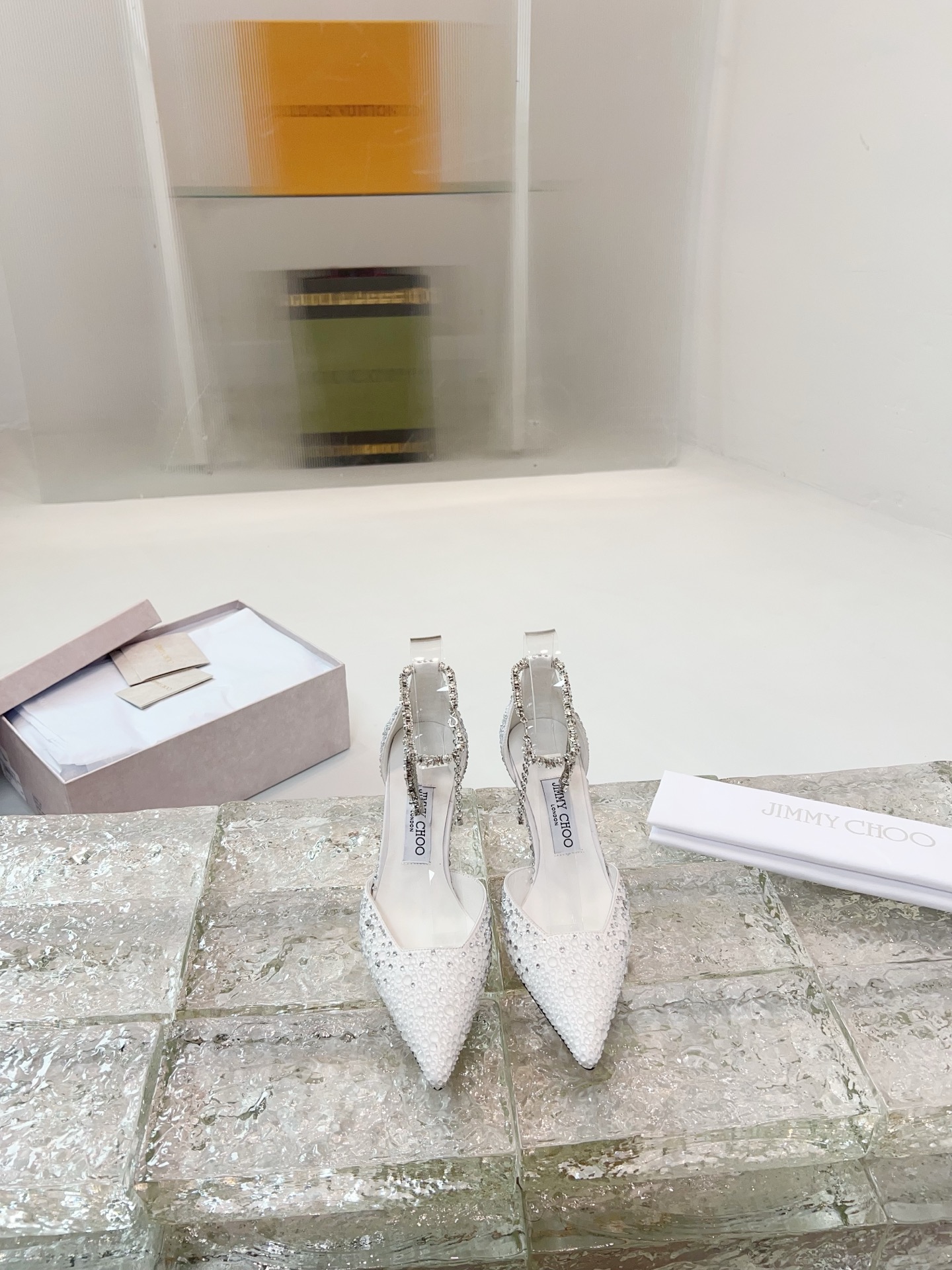 JIMMY CHOO Escarpins Sandales à talon Sandales à brides ouvertes à l'arrière Chaussures à bout pointu et décolleté Brides en cristal + cuir de mouton importé Cuir de mouton grainé et cristal
