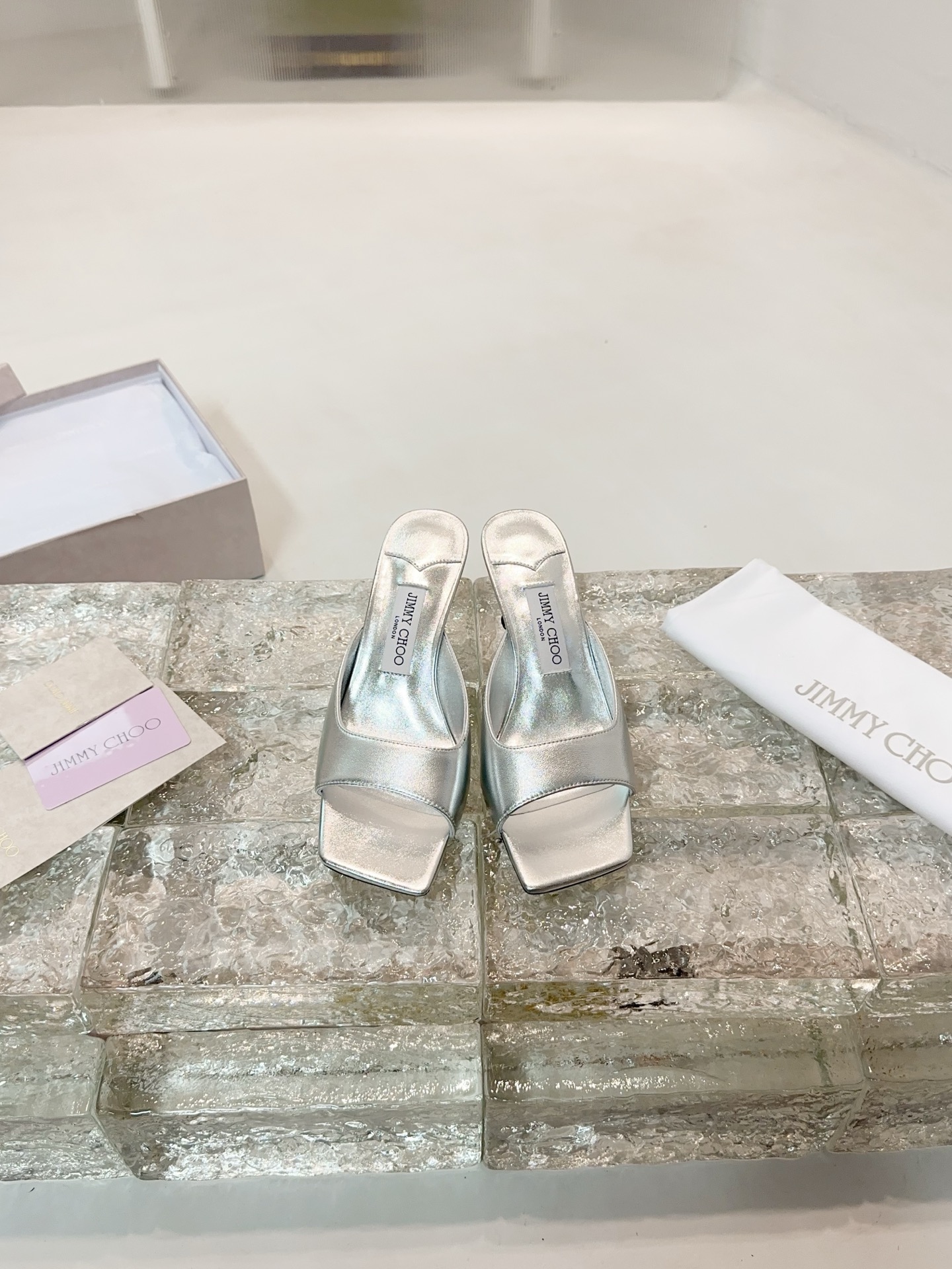 JIMMY CHOO Escarpins Sandales à talons Sandales ouvertes à l'arrière Escarpins à bout pointu Sangle en cristal + cuir de mouton importé Cuir de mouton grainé cristal