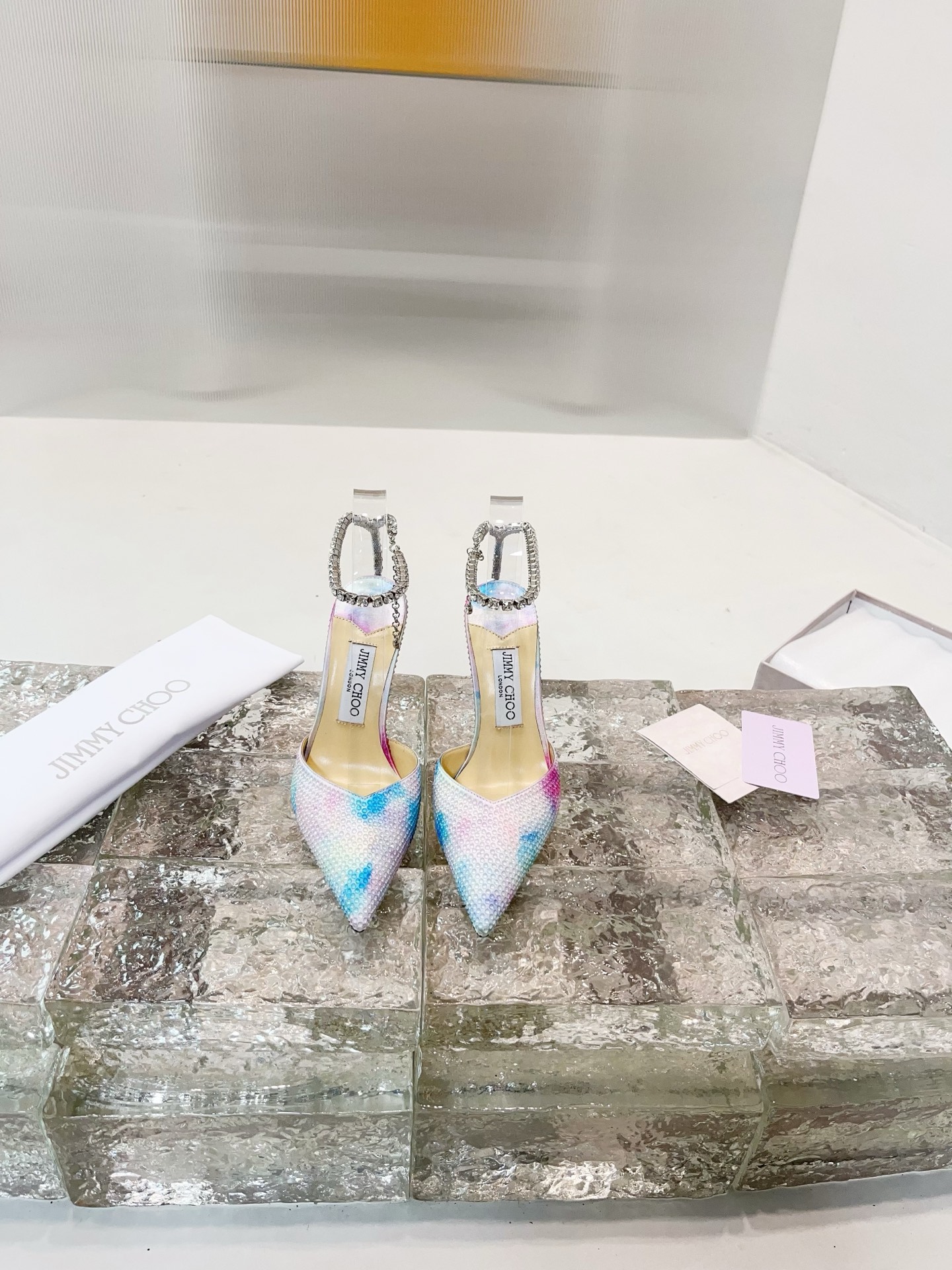 JIMMY CHOO Escarpins Sandales à talons Sandales à brides dans le dos Escarpins à bout pointu et découpe basse Brides en cristal + cuir de mouton importé Cuir de mouton grainé et cristal