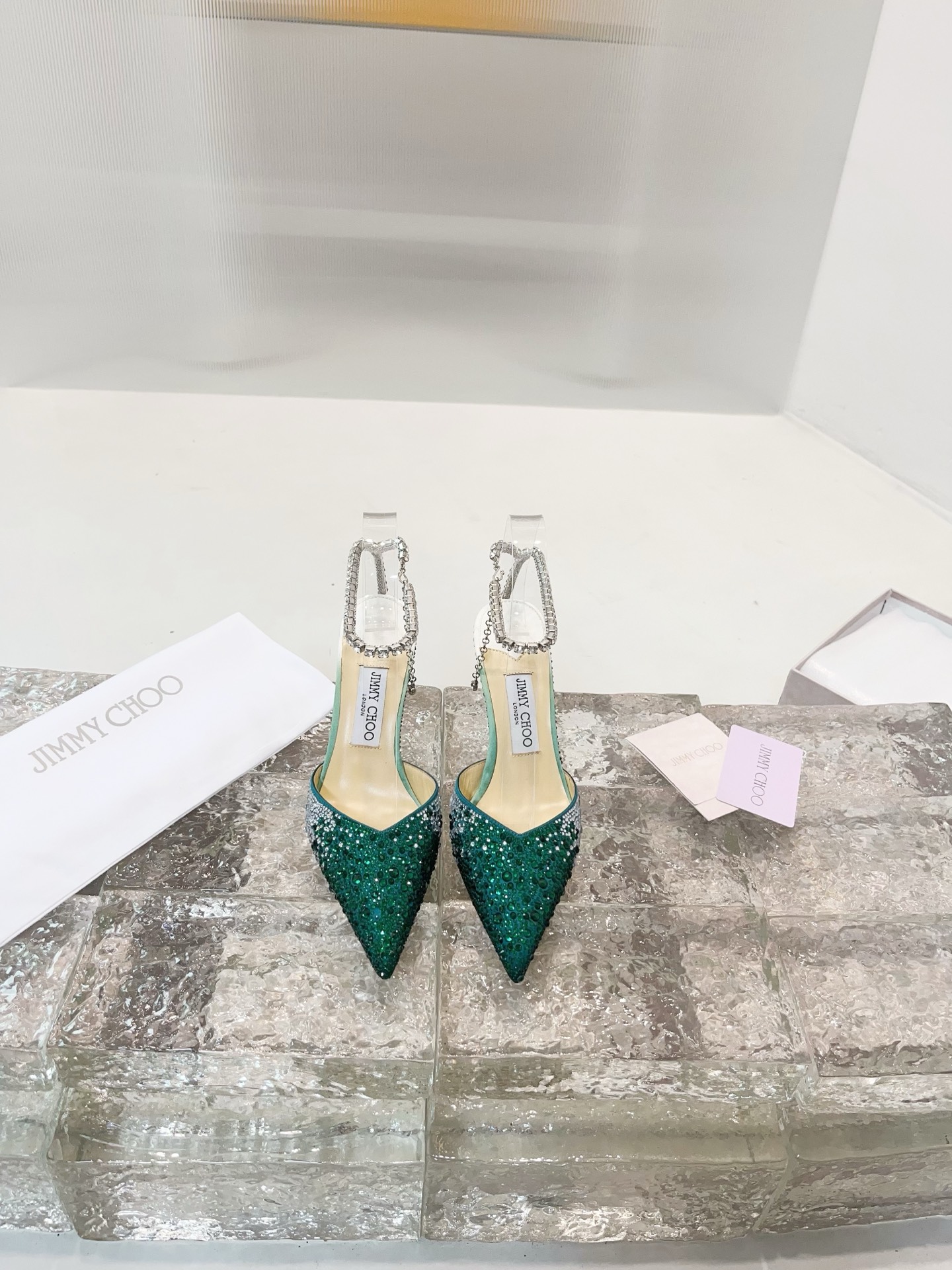JIMMY CHOO Escarpins Sandales à talons Sandales à brides ouvertes à l'arrière Chaussures à bout pointu et décolleté Brides en cristal + cuir de mouton importé Cuir de mouton grainé et cristal