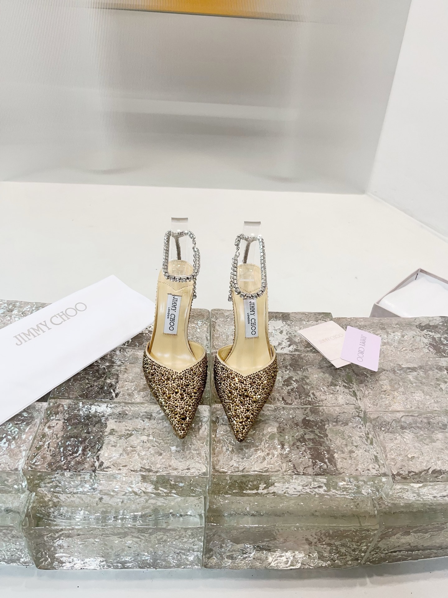 JIMMY CHOO Escarpins Sandales à talons Sandales à brides ouvertes à l'arrière Chaussures à bout pointu et décolleté Brides en cristal + cuir de mouton importé Cuir de mouton grainé et cristal
