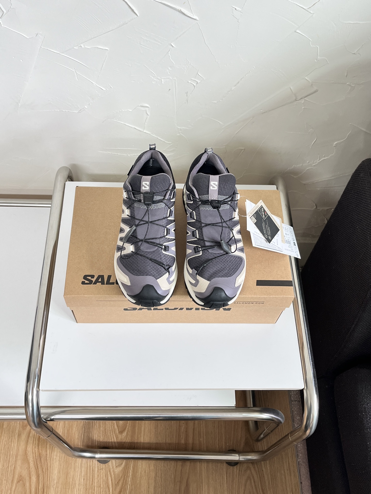 NO:577162,Couple model, the top version of Salomon XT-Quest GTX, comfortable and versatile, shock-absorbing, wear-resistant, waterproof and non-slip, low-cut hiking shoes, same style for men and women, little bee beige, black sulfur color. The new top version has been revised for several months. The last shape of the shoe is basically the same as the original shoe. The glue control of the outsole combination is excellent. All details are carefully processed. It feels comfortable and light on the feet. It is the best pairing item for workwear and outdoor wear.  Size: 36-46 (full size), dad shoes19860909情侣款 顶级版本SALOMON萨洛蒙 XT-Quest GTX 舒适百搭 减震耐磨防水防滑 低帮 徒步鞋 男女同款 小蜜蜂米灰色黑色硫磺色. 全新顶级版本经过几个月重新改版,整鞋楦型基本跟原鞋无差,大底组合胶水控制极佳,所有细节都精心处理,脚感舒适轻便,工装户外最佳搭配单品. 码数:36-46码(正码),老爹鞋,Women's Shoes